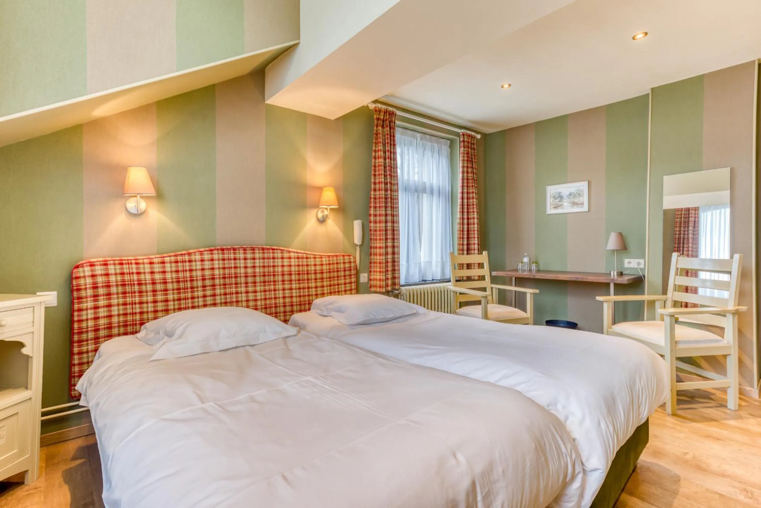 Bedroom, Bed in Hôtel Le Cor de Chasse