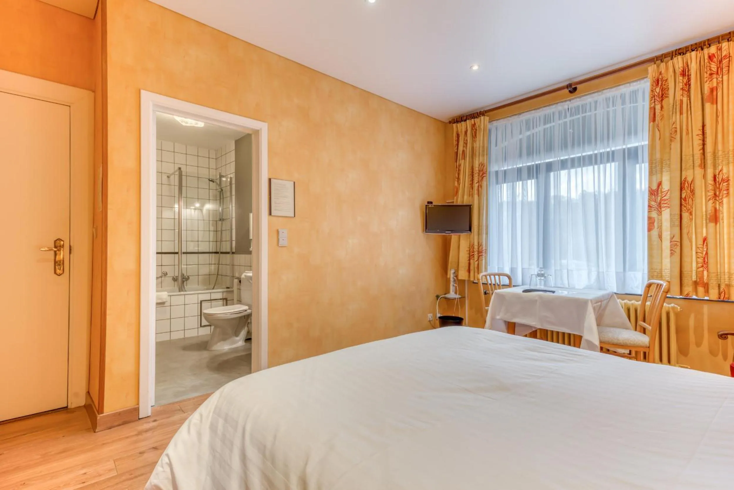 Bed in Hôtel Le Cor de Chasse