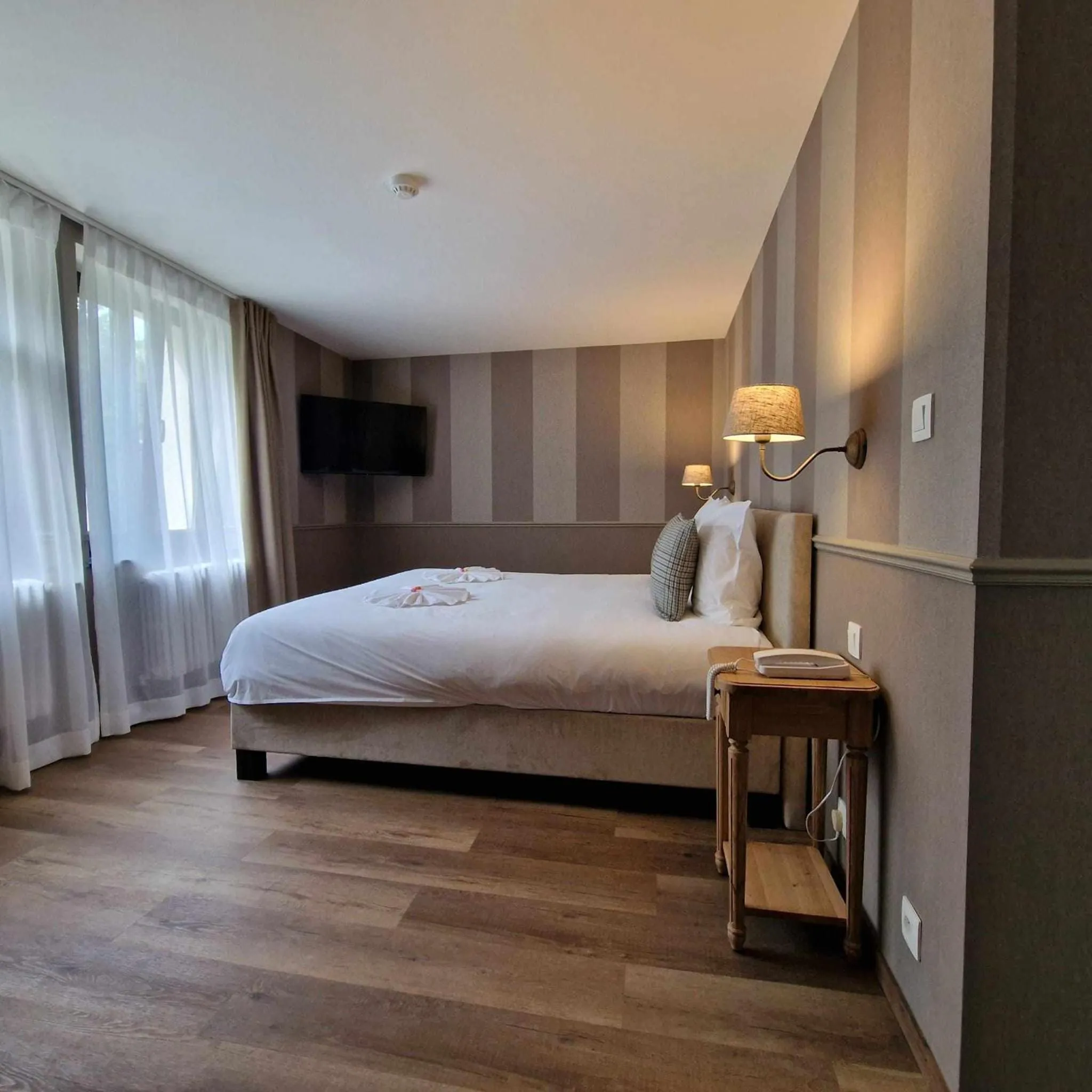 Photo of the whole room, Bed in Hôtel Le Cor de Chasse