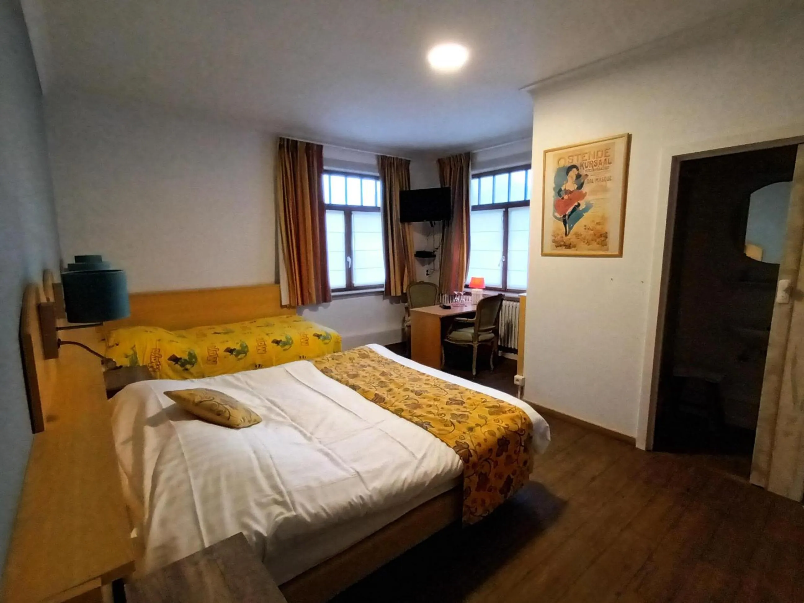 Bedroom, Bed in Hotel Montana