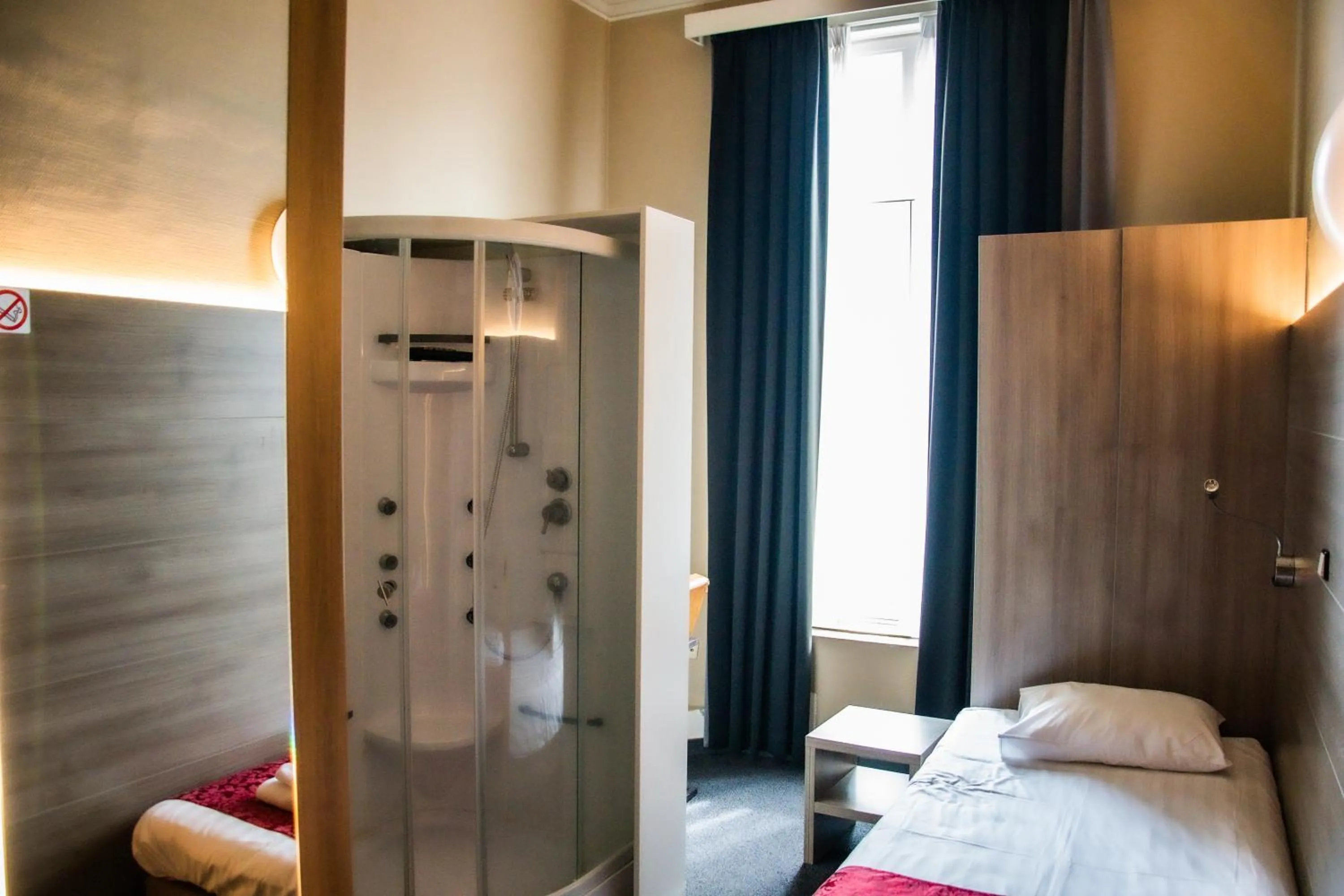 Bedroom, Bed in Hotel Industrie