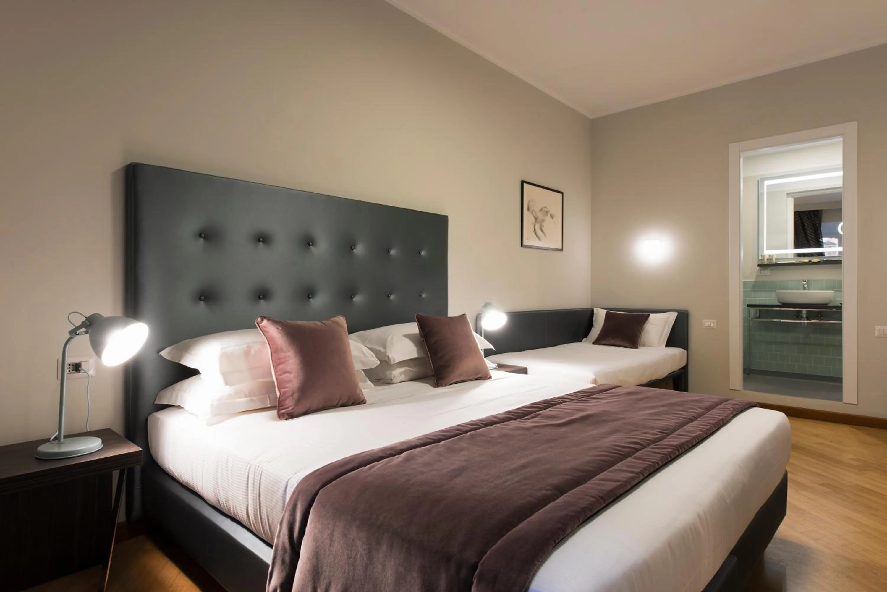 Photo of the whole room, Bed in Vittoriano Suite