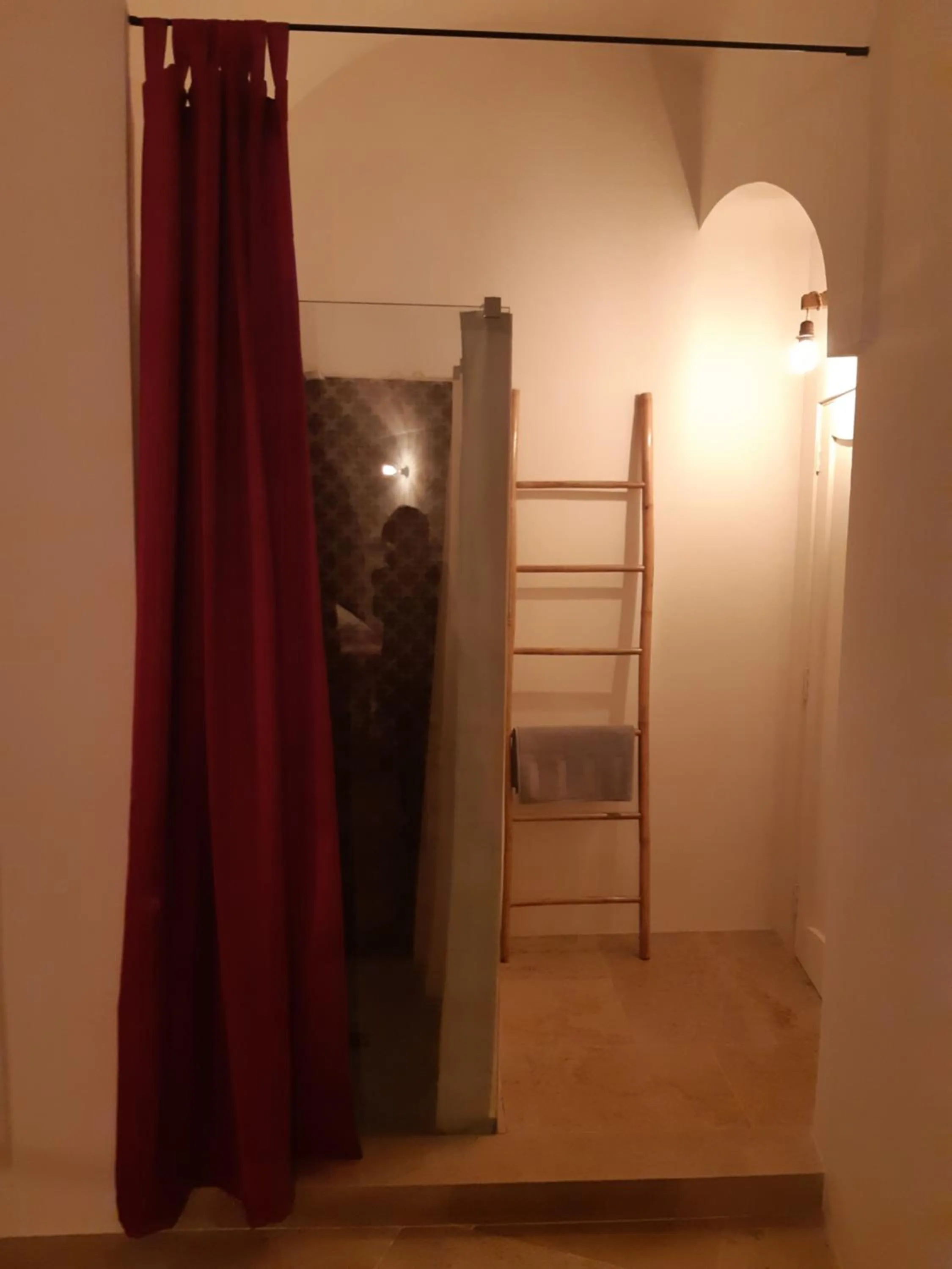 Shower, Bed in B&b Il Cortile