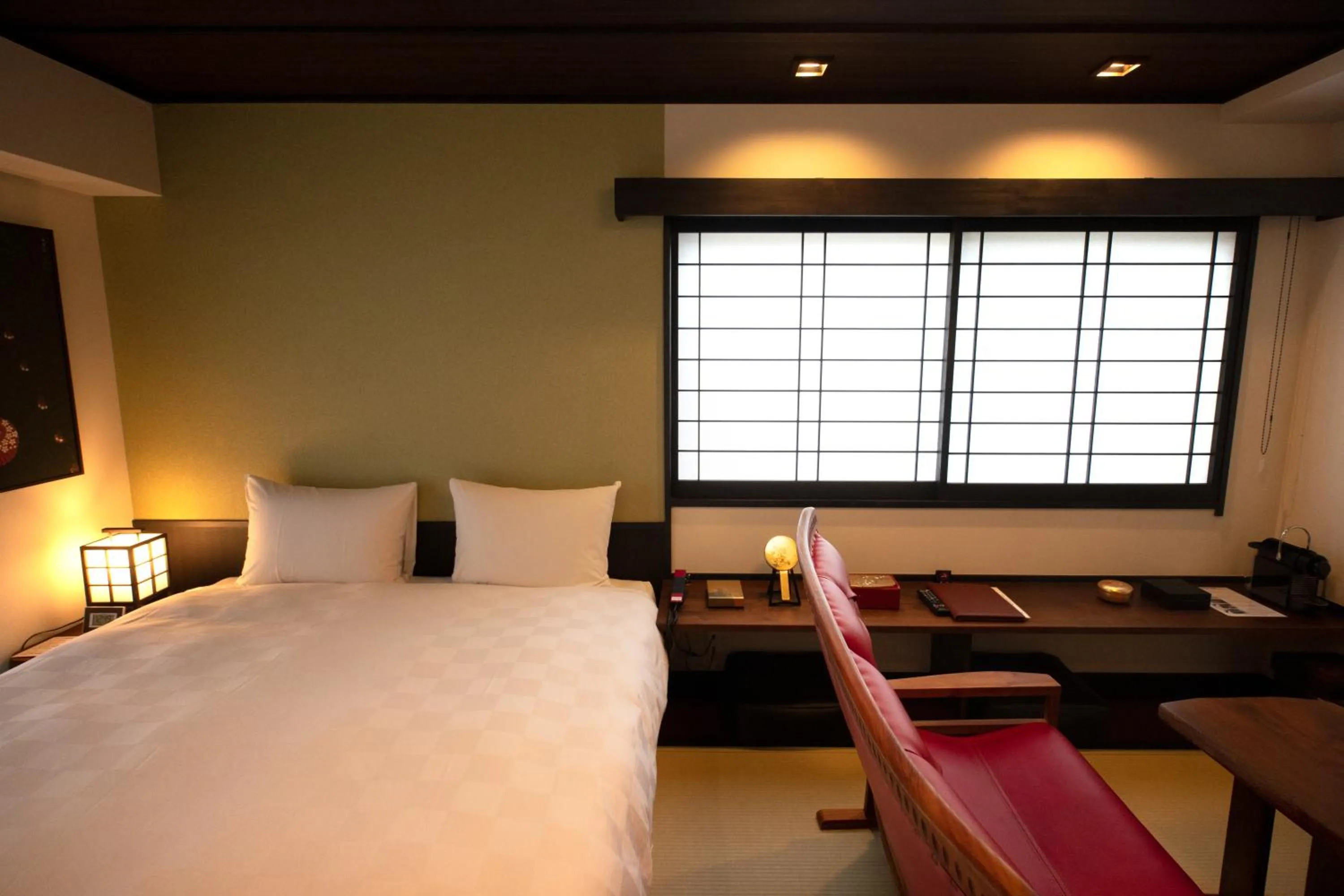 Photo of the whole room, Bed in Kyoto Takasegawa Bettei