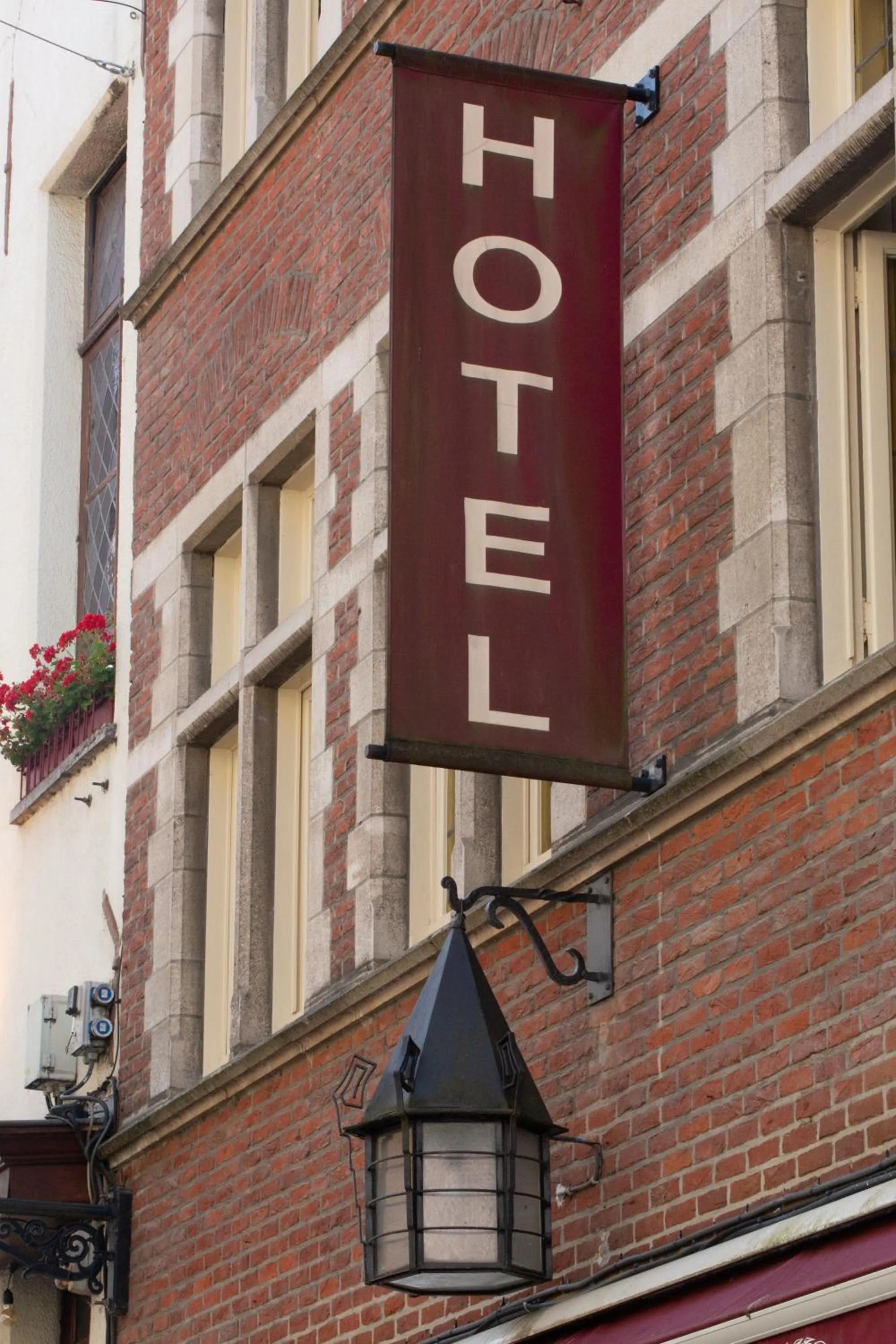 Property building in Hotel La Vieille Lanterne