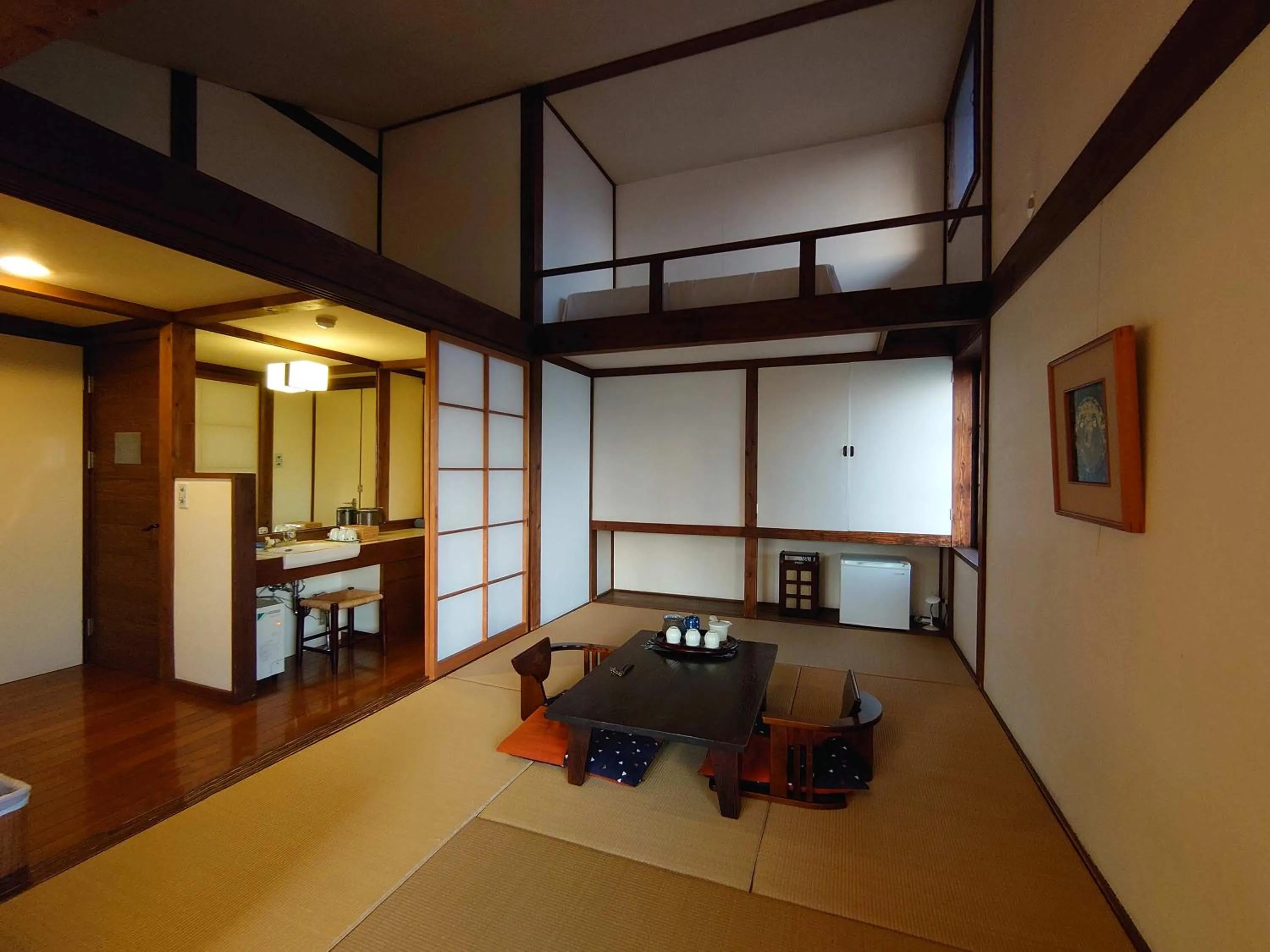 Photo of the whole room in Yufuin Onsen Auberge Kunugiya