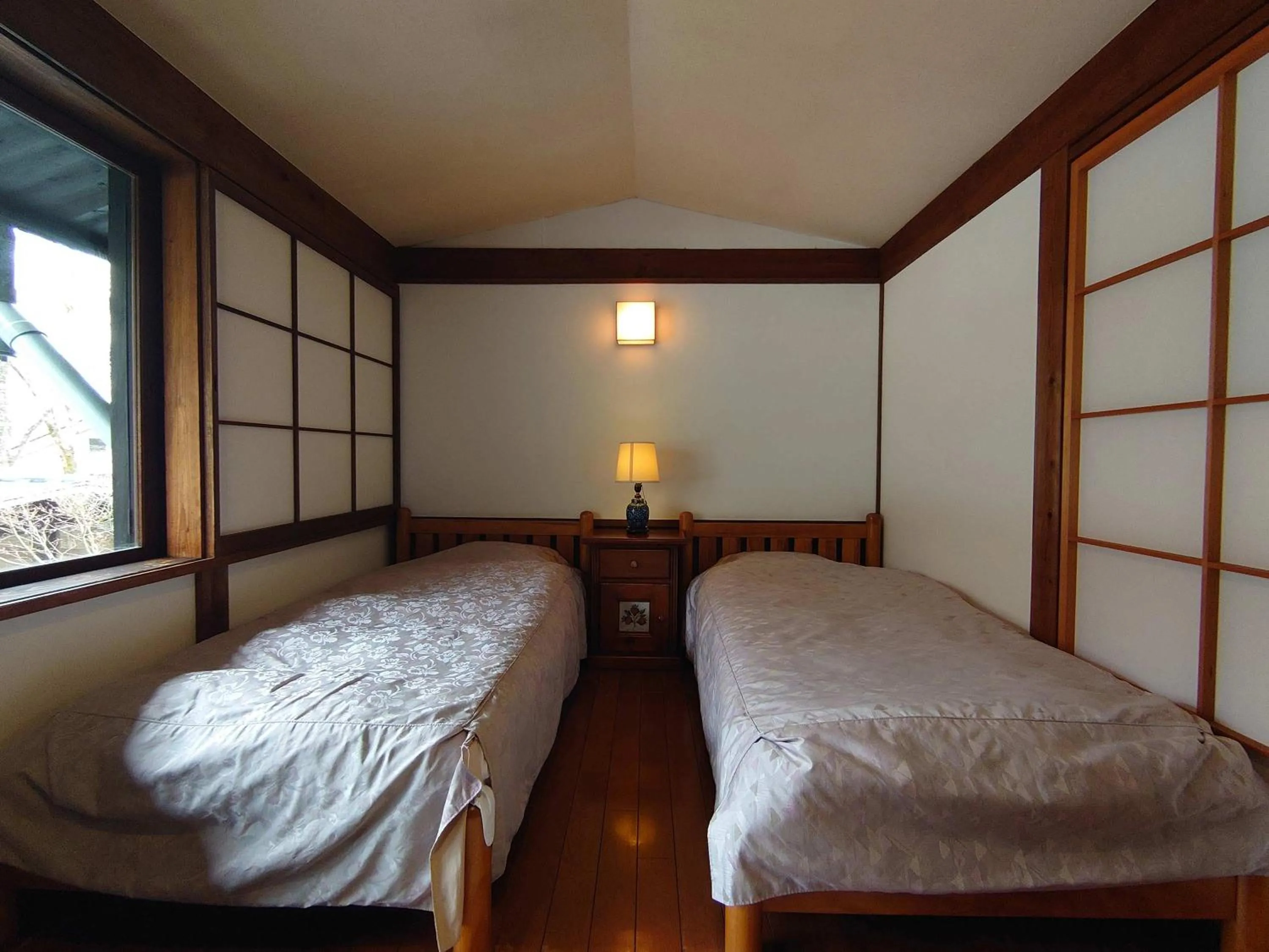 Photo of the whole room in Yufuin Onsen Auberge Kunugiya
