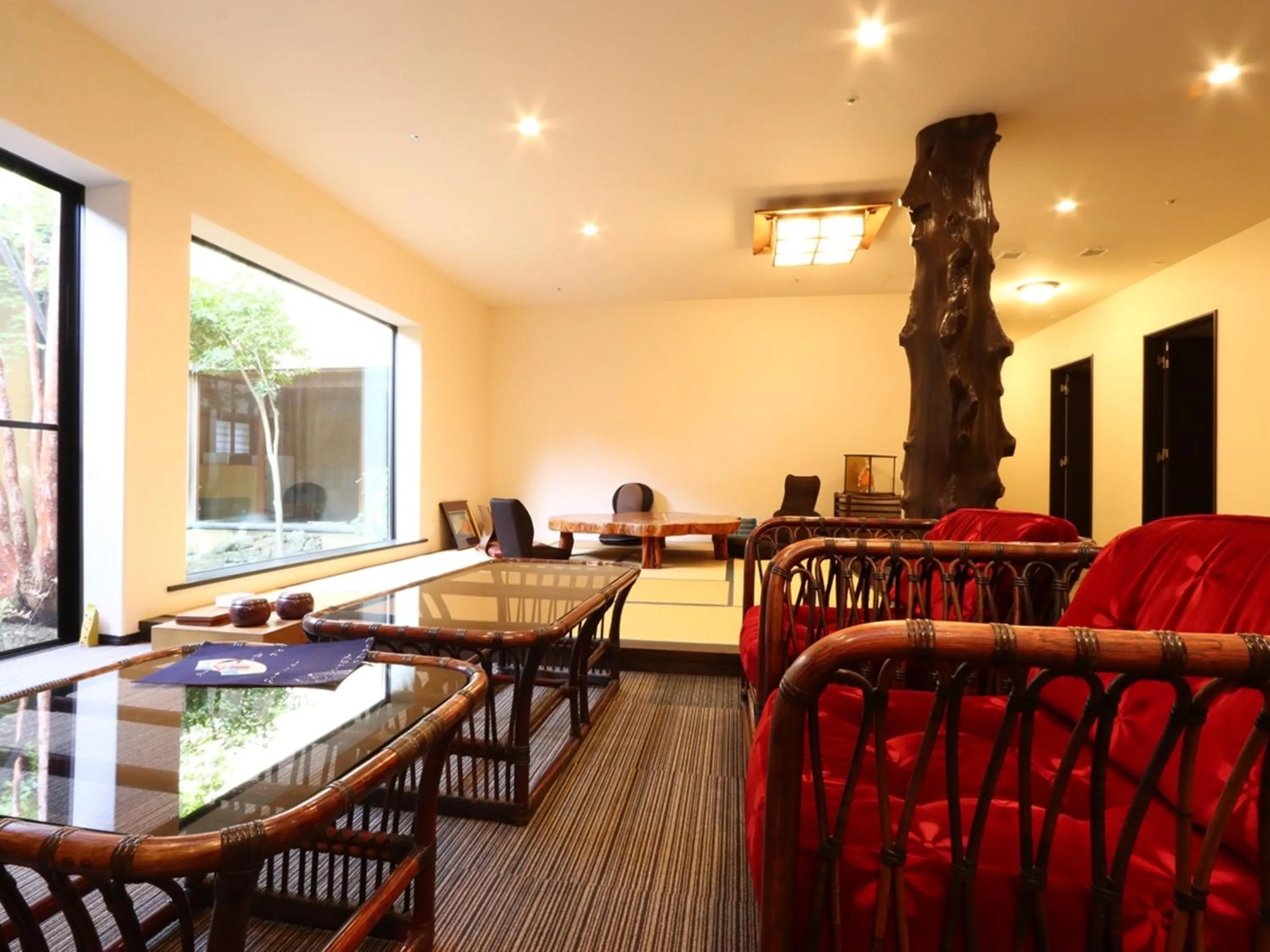 Communal lounge/ TV room in Ryokan Karasawa