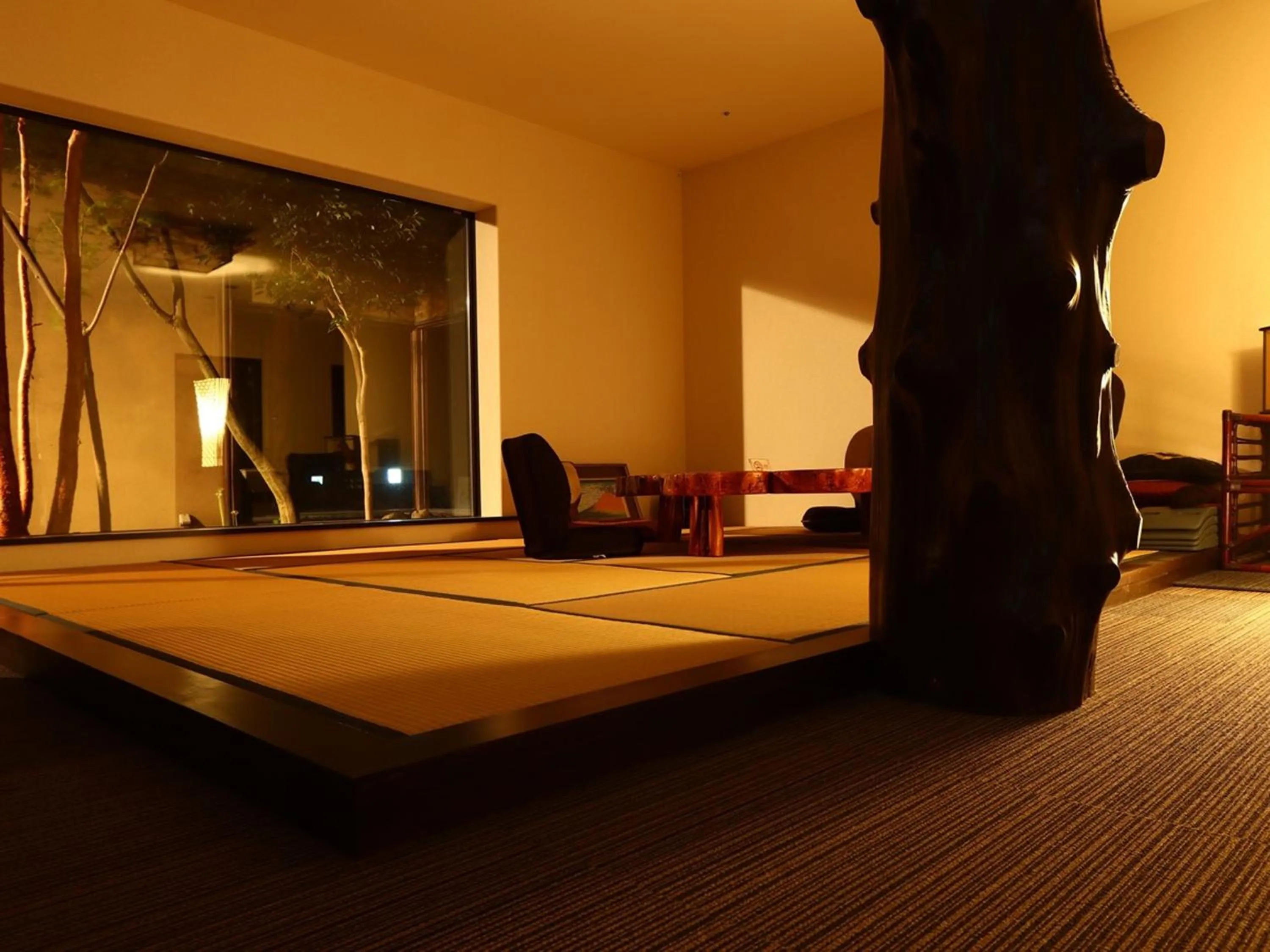 Communal lounge/ TV room, Bed in Ryokan Karasawa