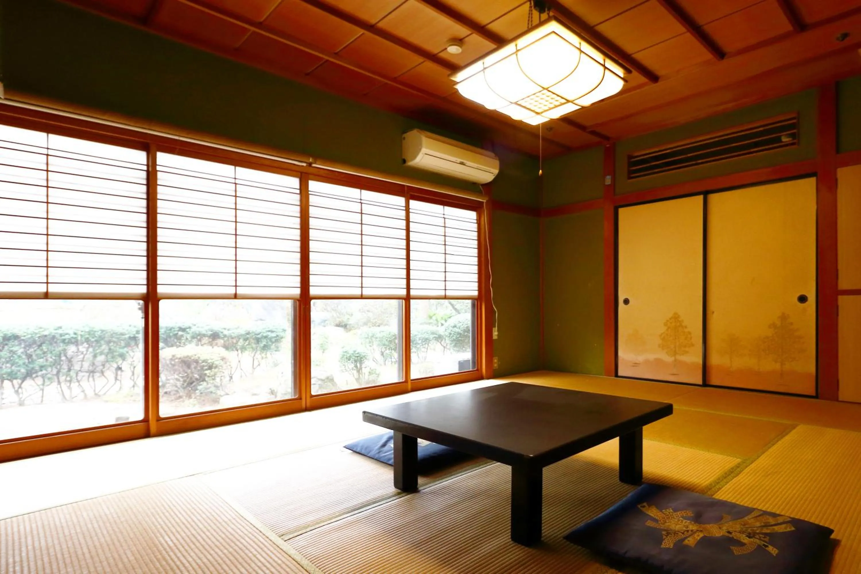 Photo of the whole room in Ryokan Karasawa