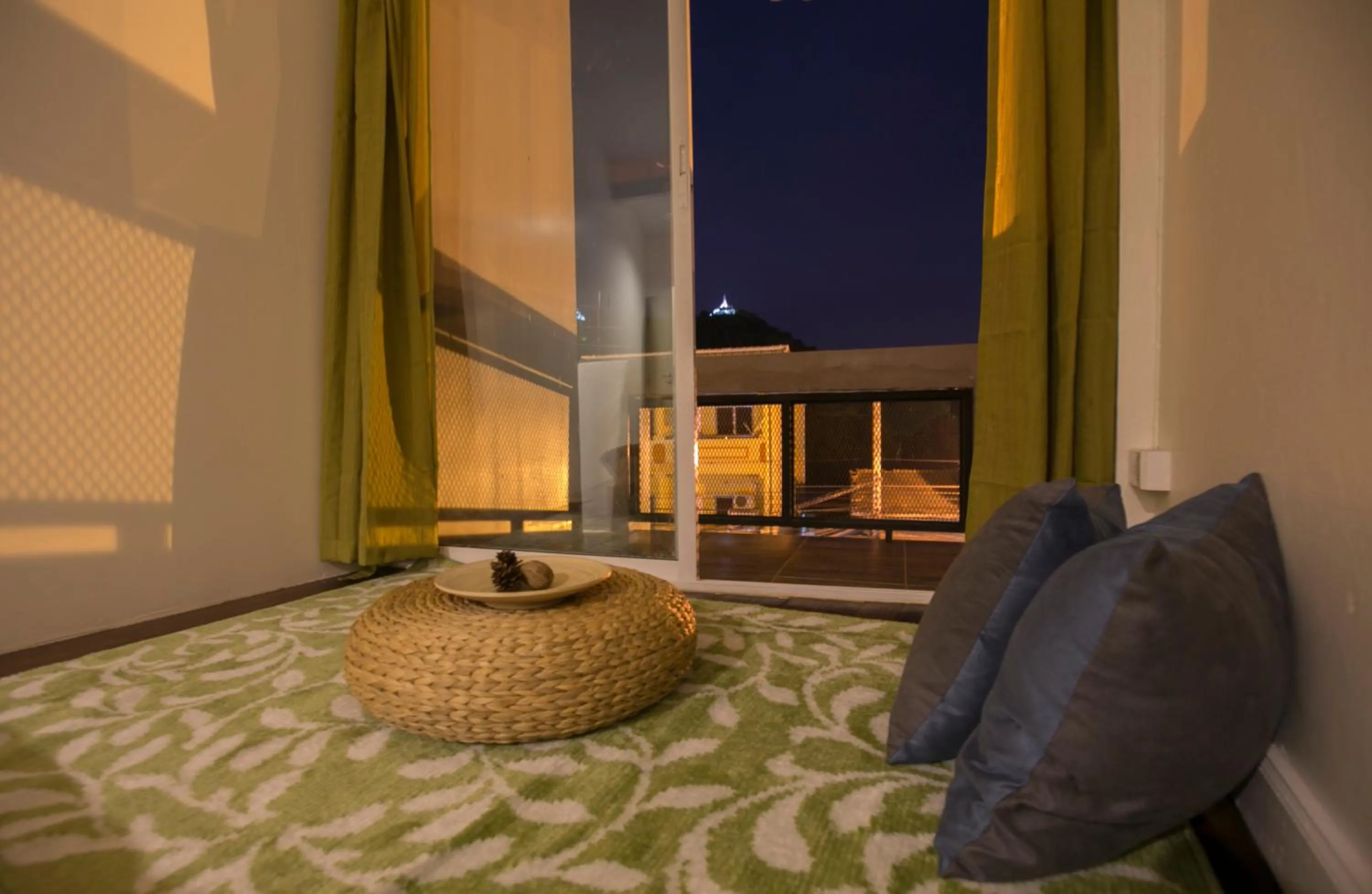 Balcony/Terrace in Chedi View Hostel