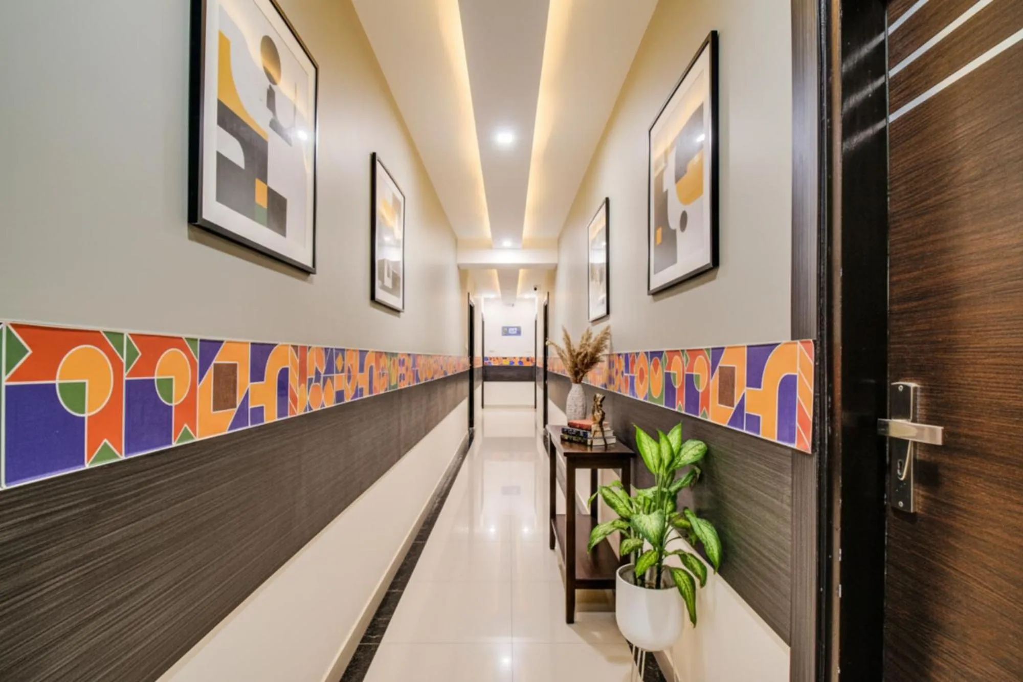 Lobby or reception in FabHotel Corporate Crown - Nr Jyoti Nivas University