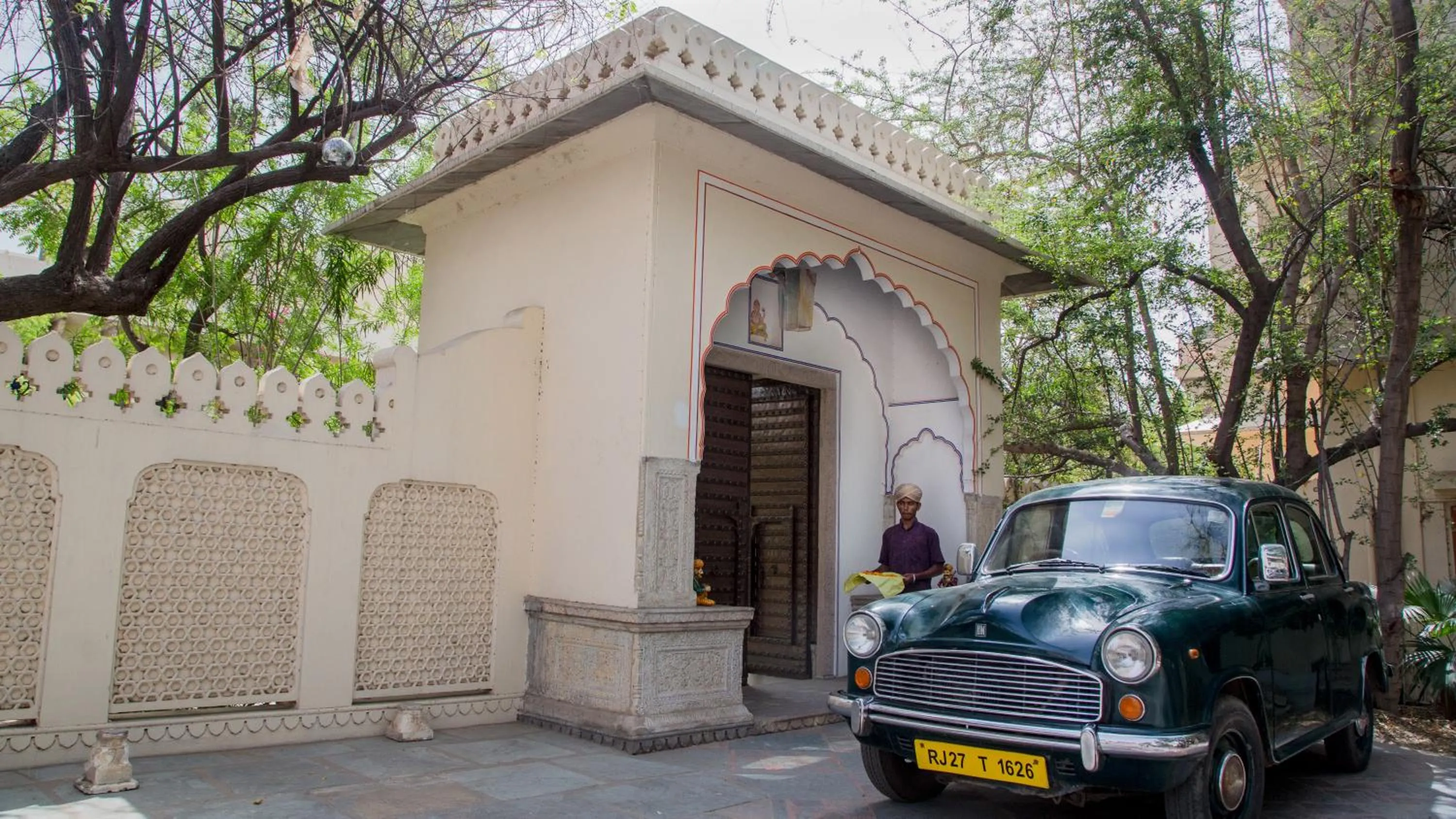 Property building in Dera Mandawa