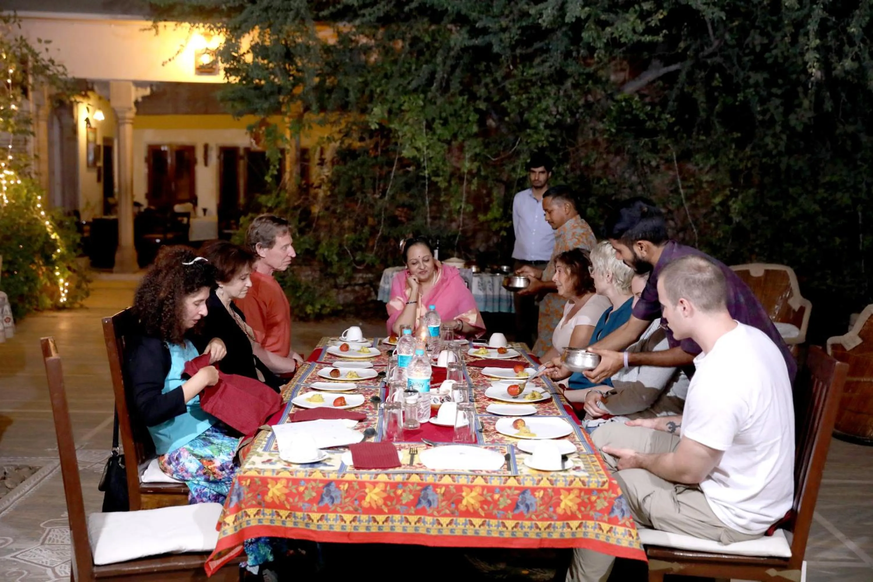 Restaurant/places to eat in Dera Mandawa