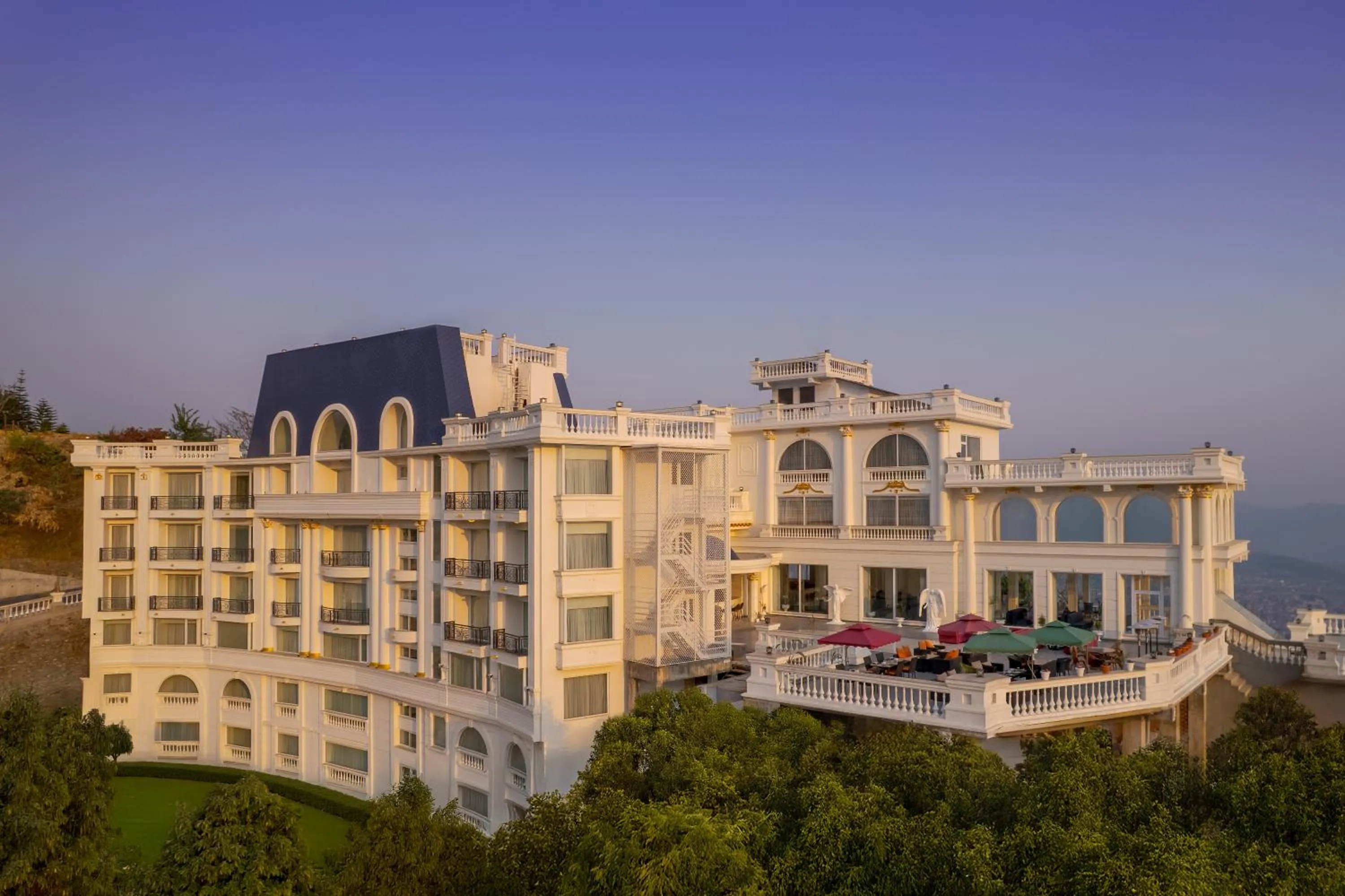 Property building in Le Glamour Resort & Wellness Spa