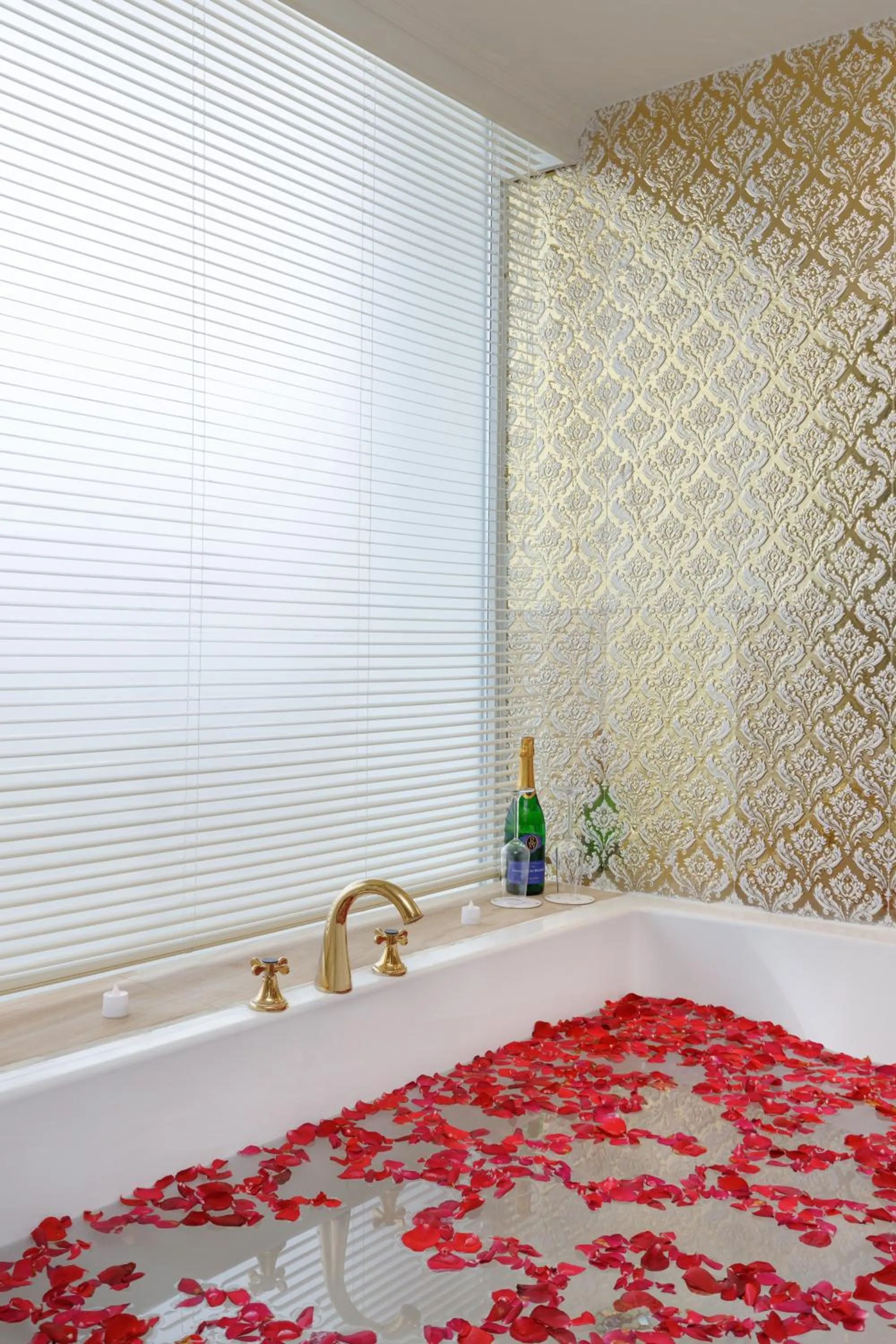 Bath in Le Glamour Resort & Wellness Spa