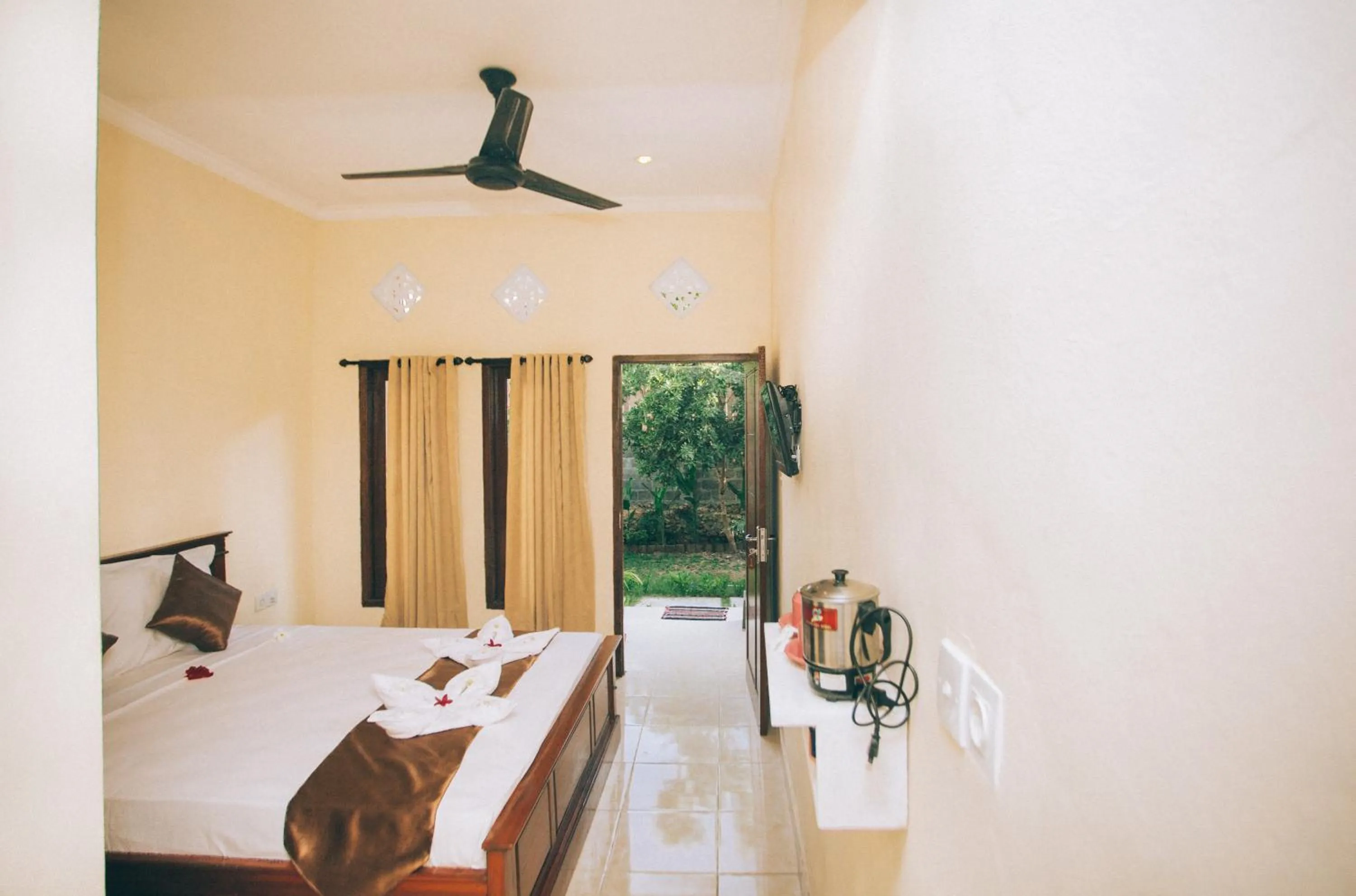 Photo of the whole room, Bed in Nerima Hut Lembongan