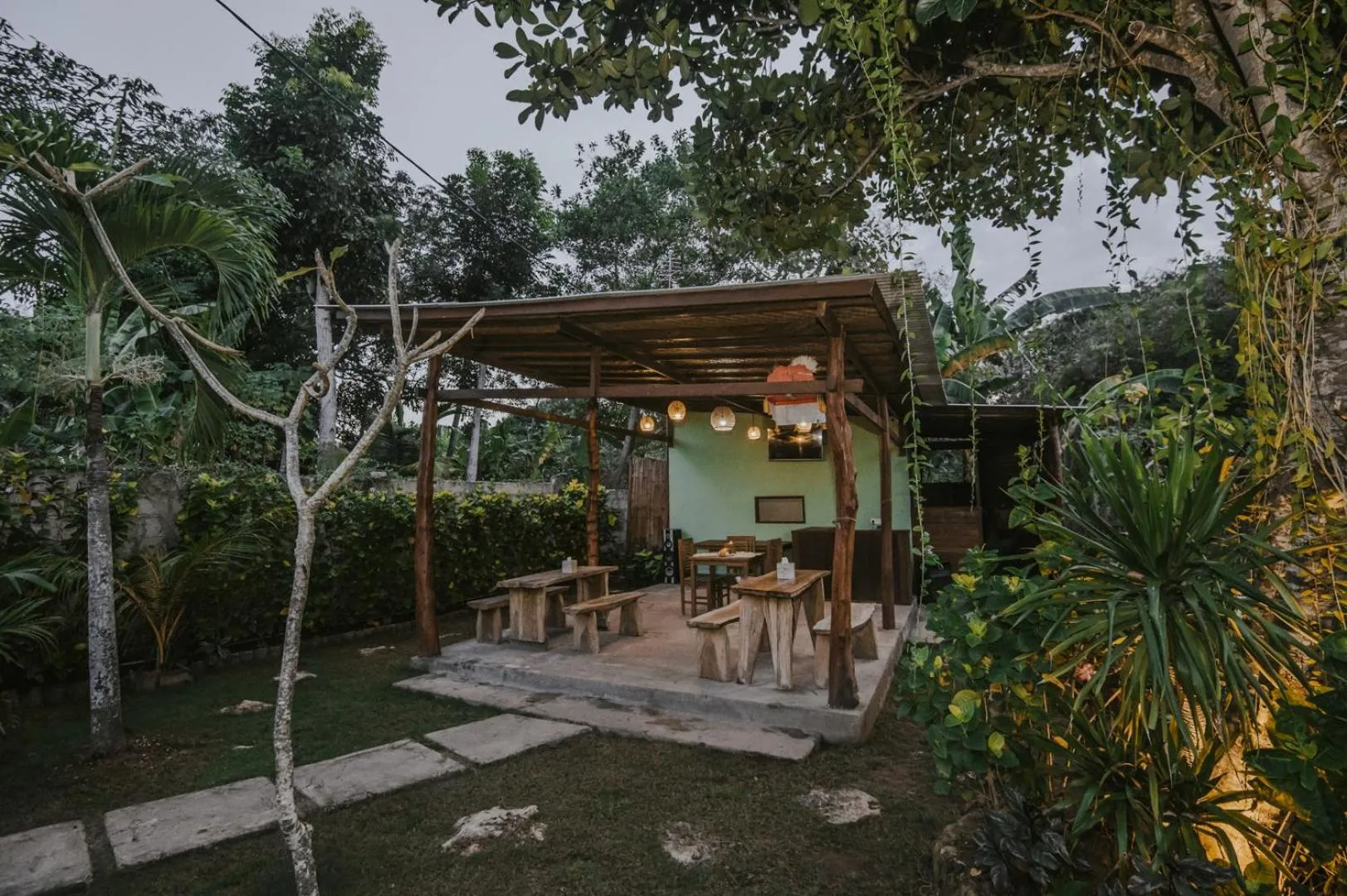 Restaurant/places to eat in Nerima Hut Lembongan