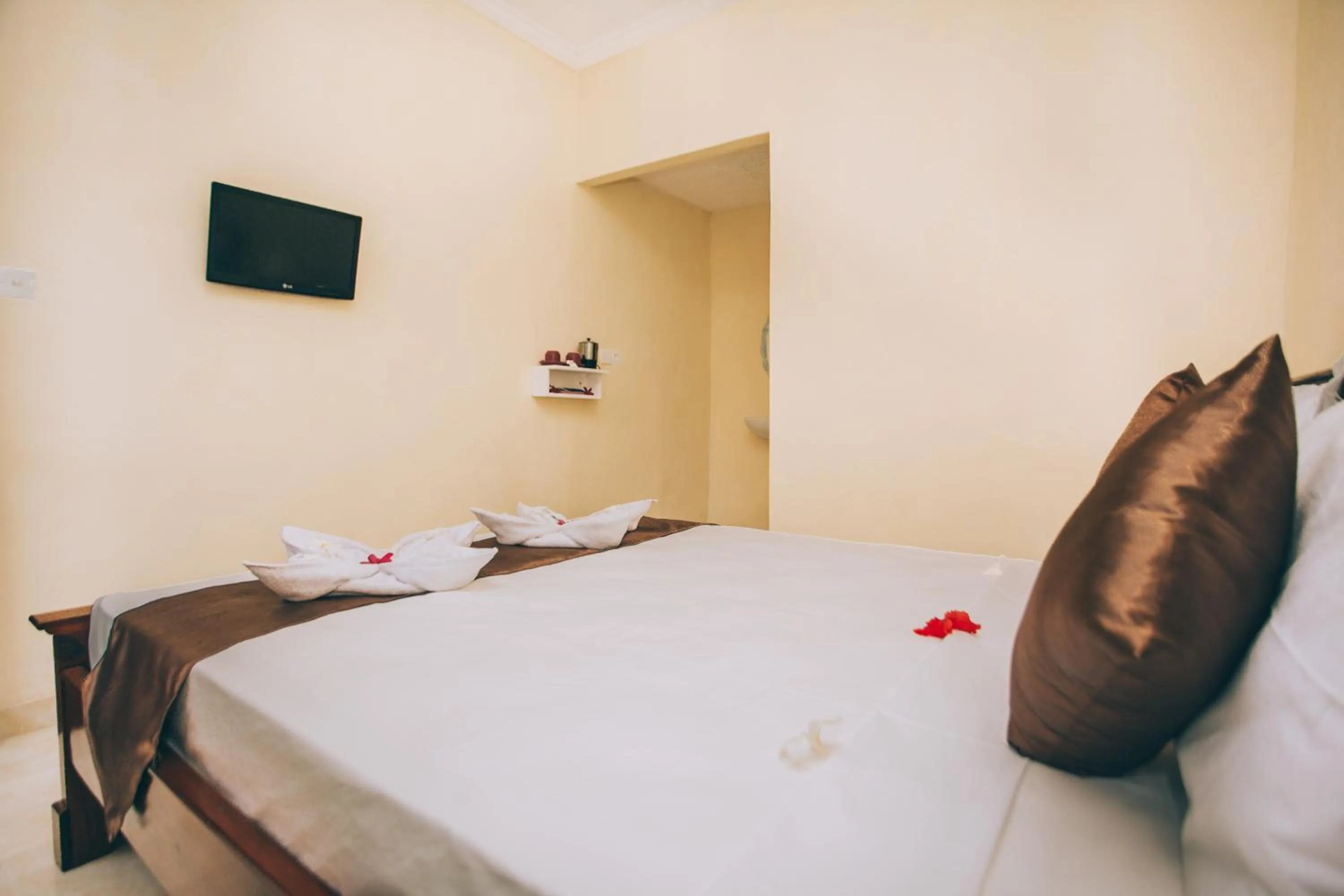 Bed in Nerima Hut Lembongan