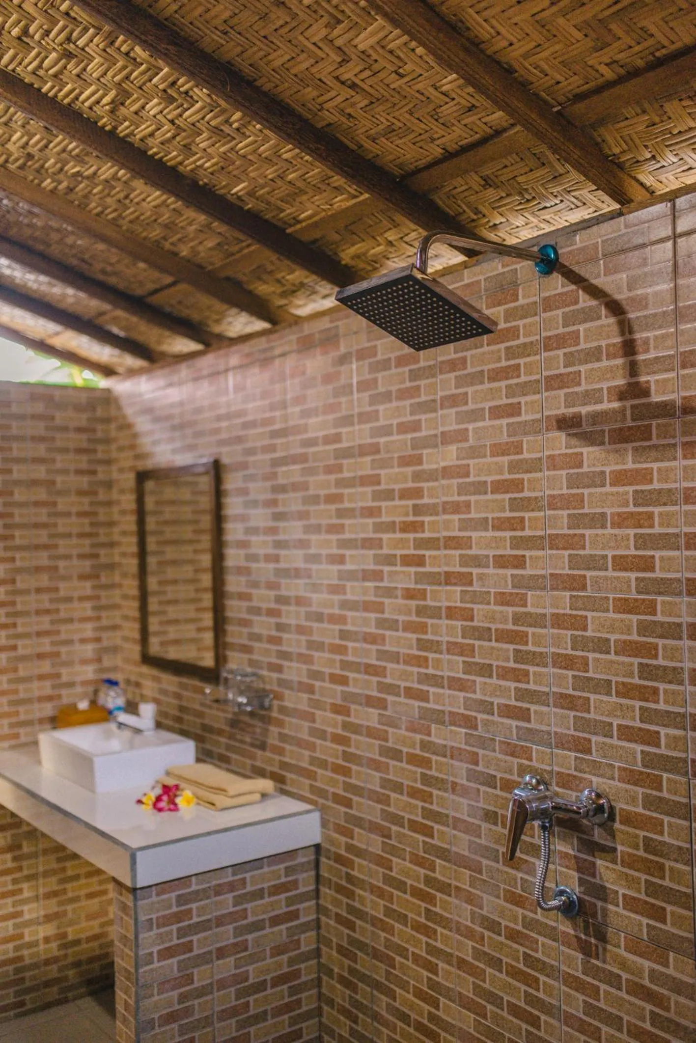 Bathroom in Nerima Hut Lembongan