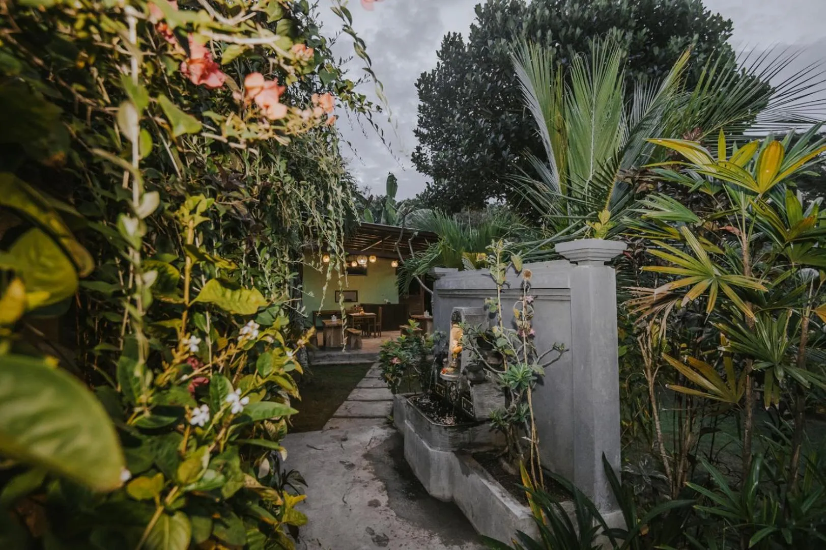 Property building in Nerima Hut Lembongan