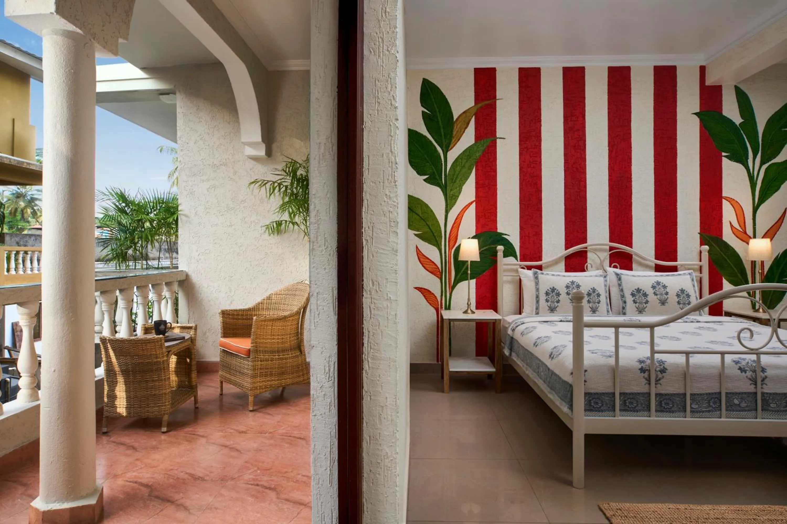 Bedroom, Bed in LaRiSa Resort, Morjim