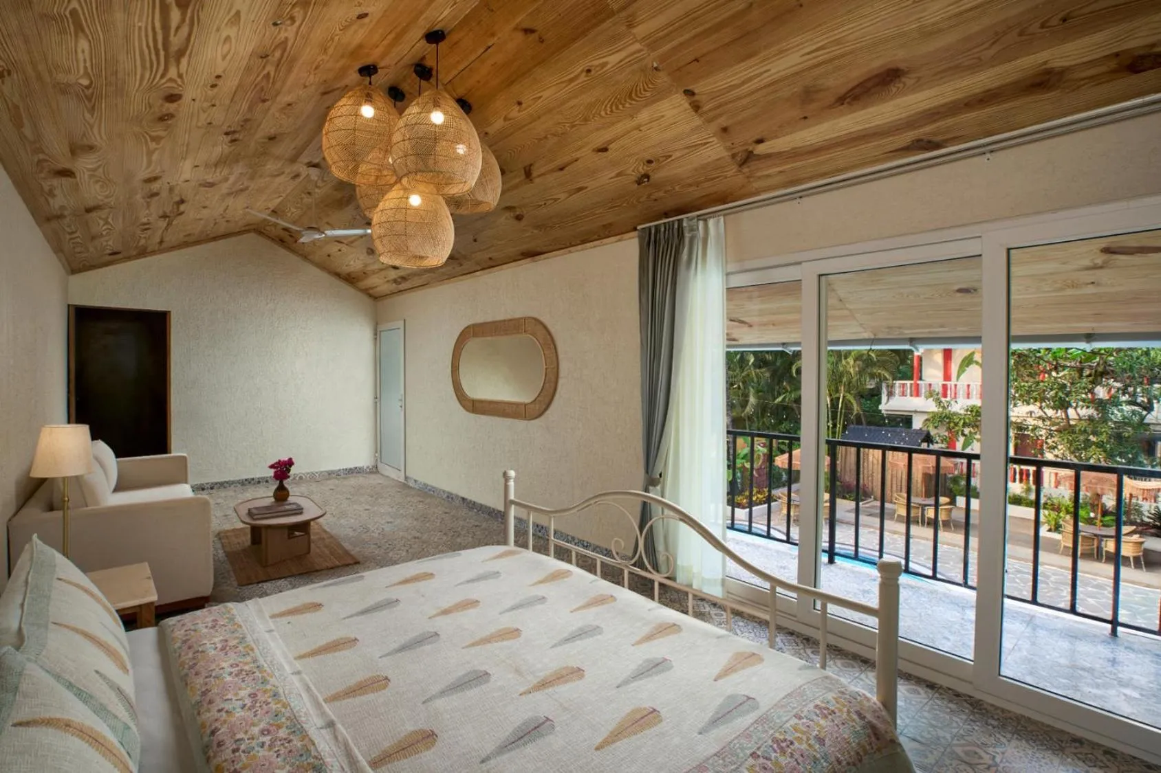 Bedroom, Bed in LaRiSa Resort, Morjim