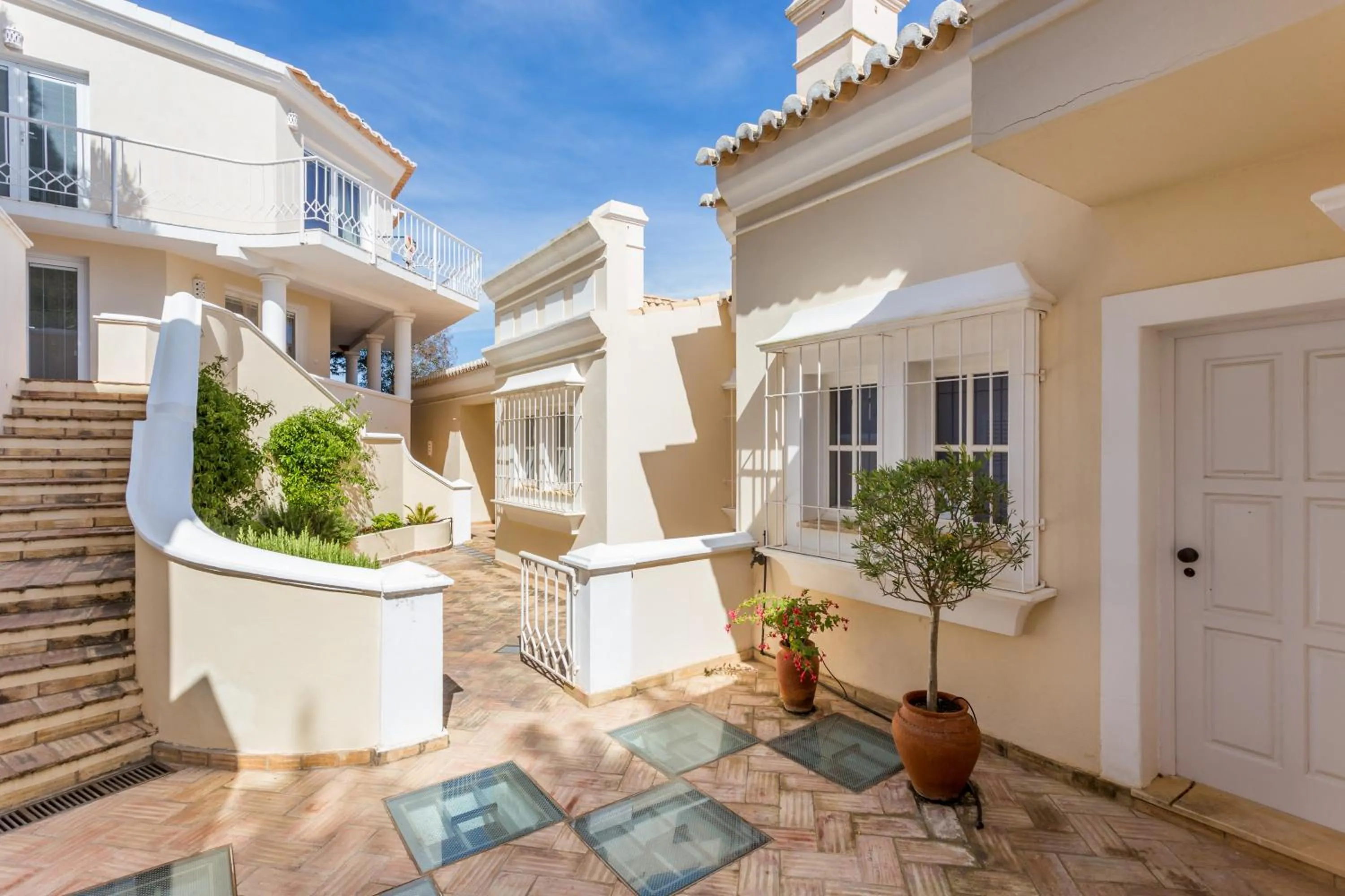 Top Cliff Villa with Ocean View and Private Pool UP to 18 Guests