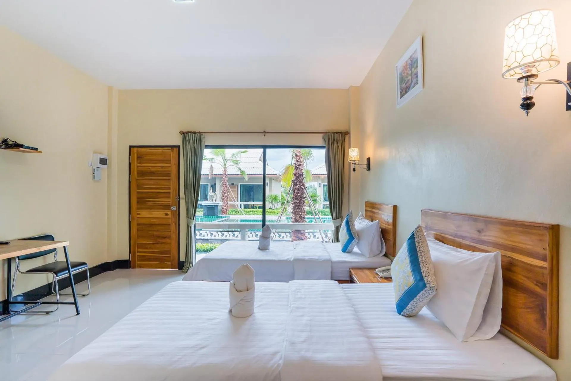 Photo of the whole room, Bed in Tontan Resort Cha-am