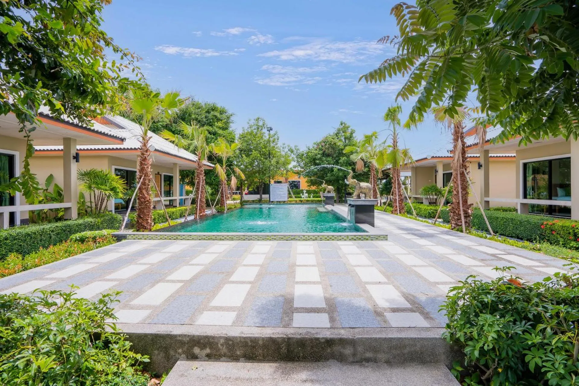 Swimming pool in Tontan Resort Cha-am