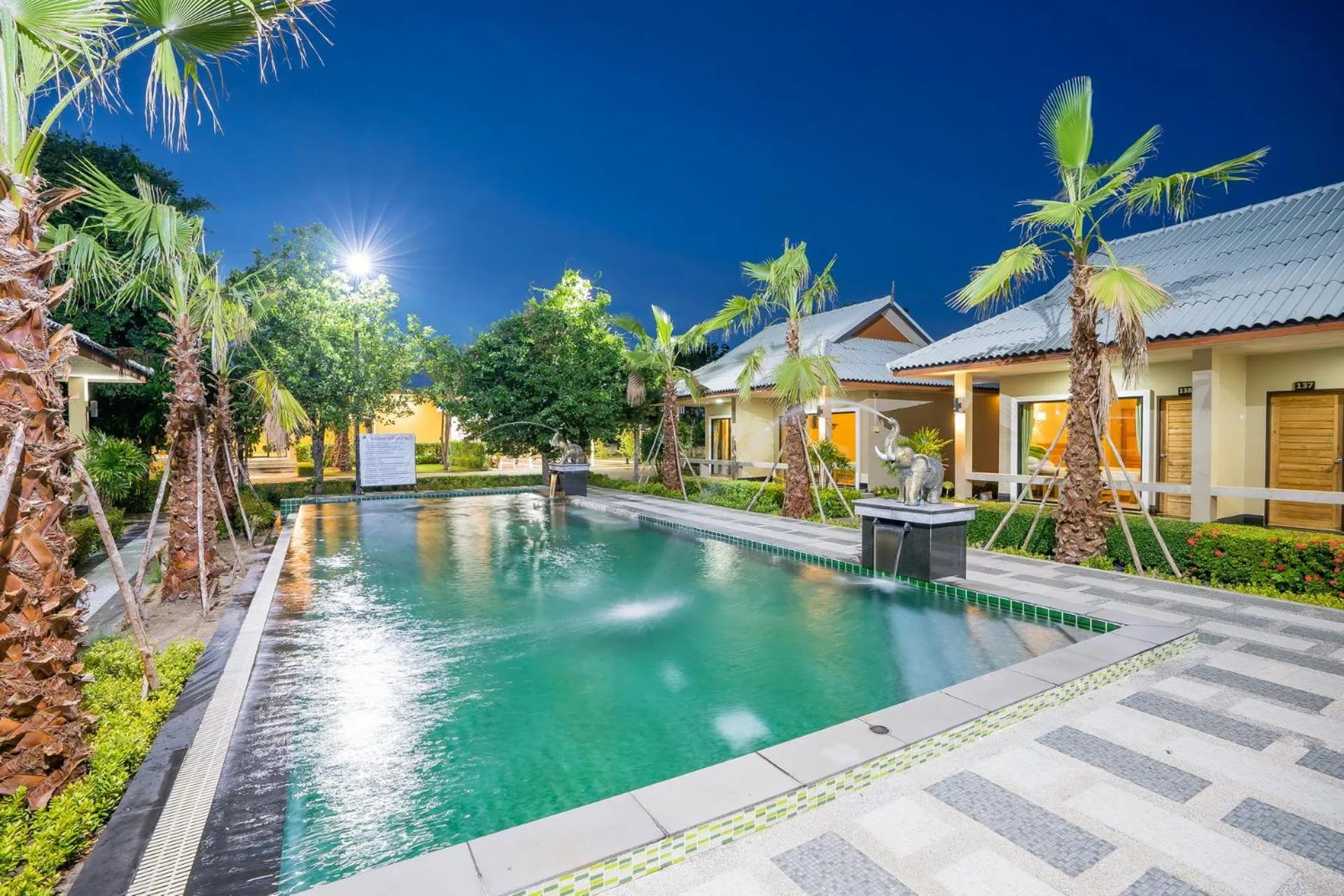 Swimming pool in Tontan Resort Cha-am