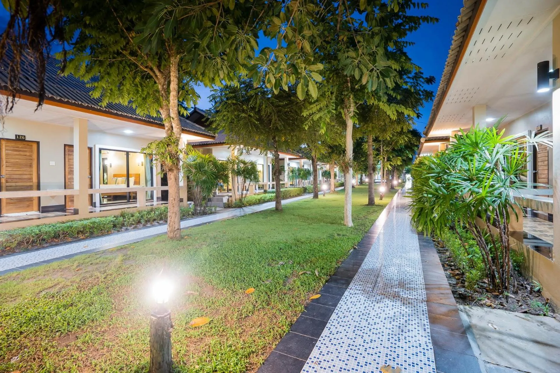 Garden in Tontan Resort Cha-am