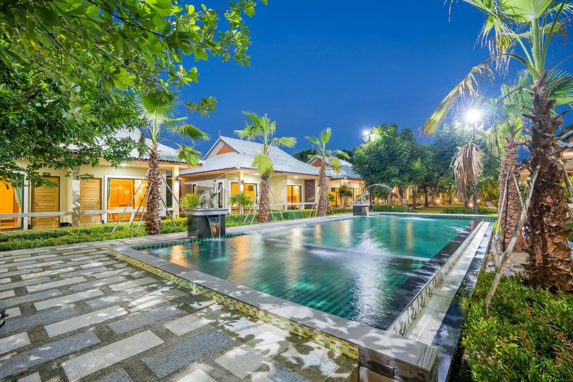 Swimming pool in Tontan Resort Cha-am