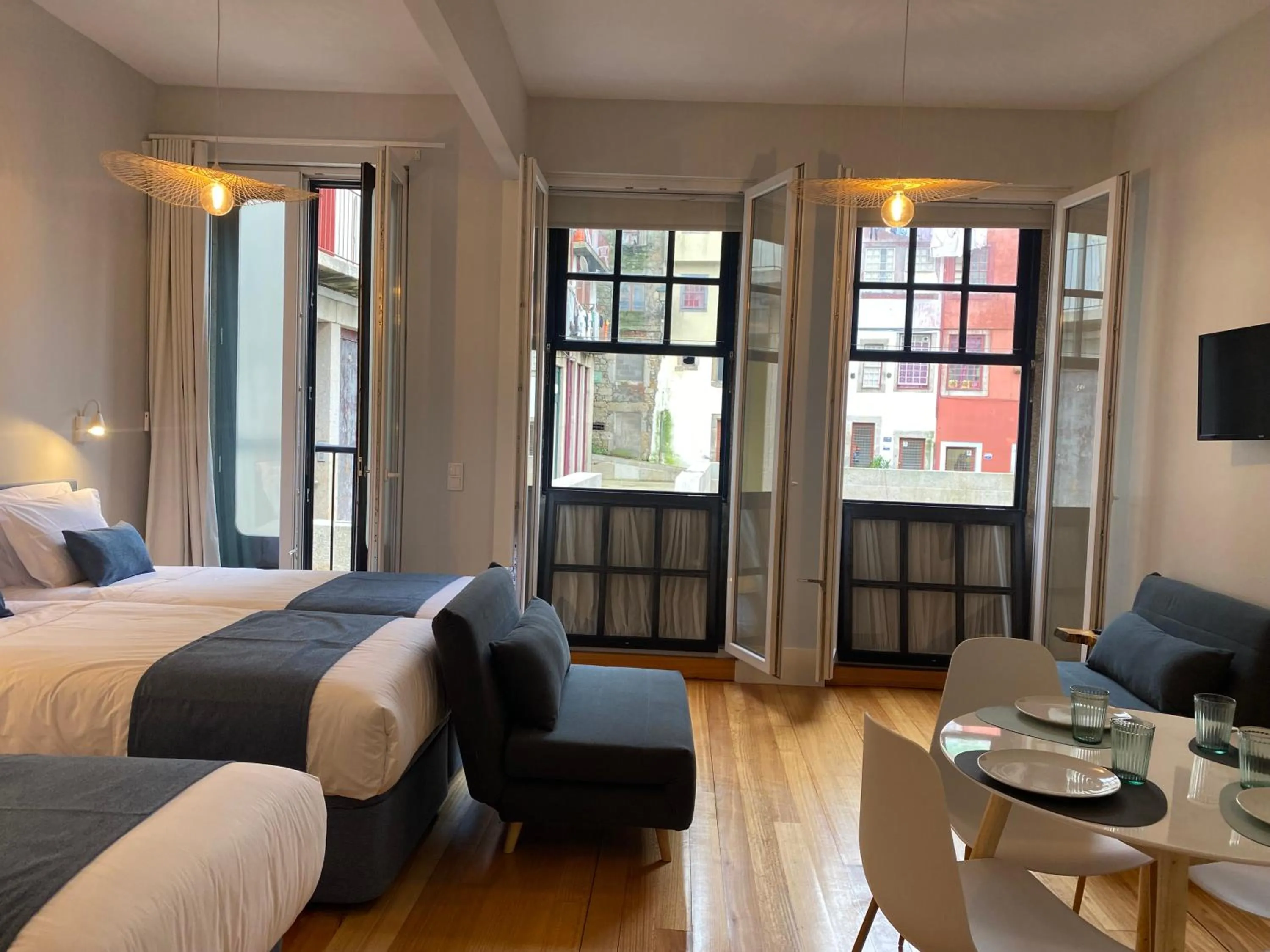 Photo of the whole room, Bed in Mouzinho 244 - Porto Houses & Suites