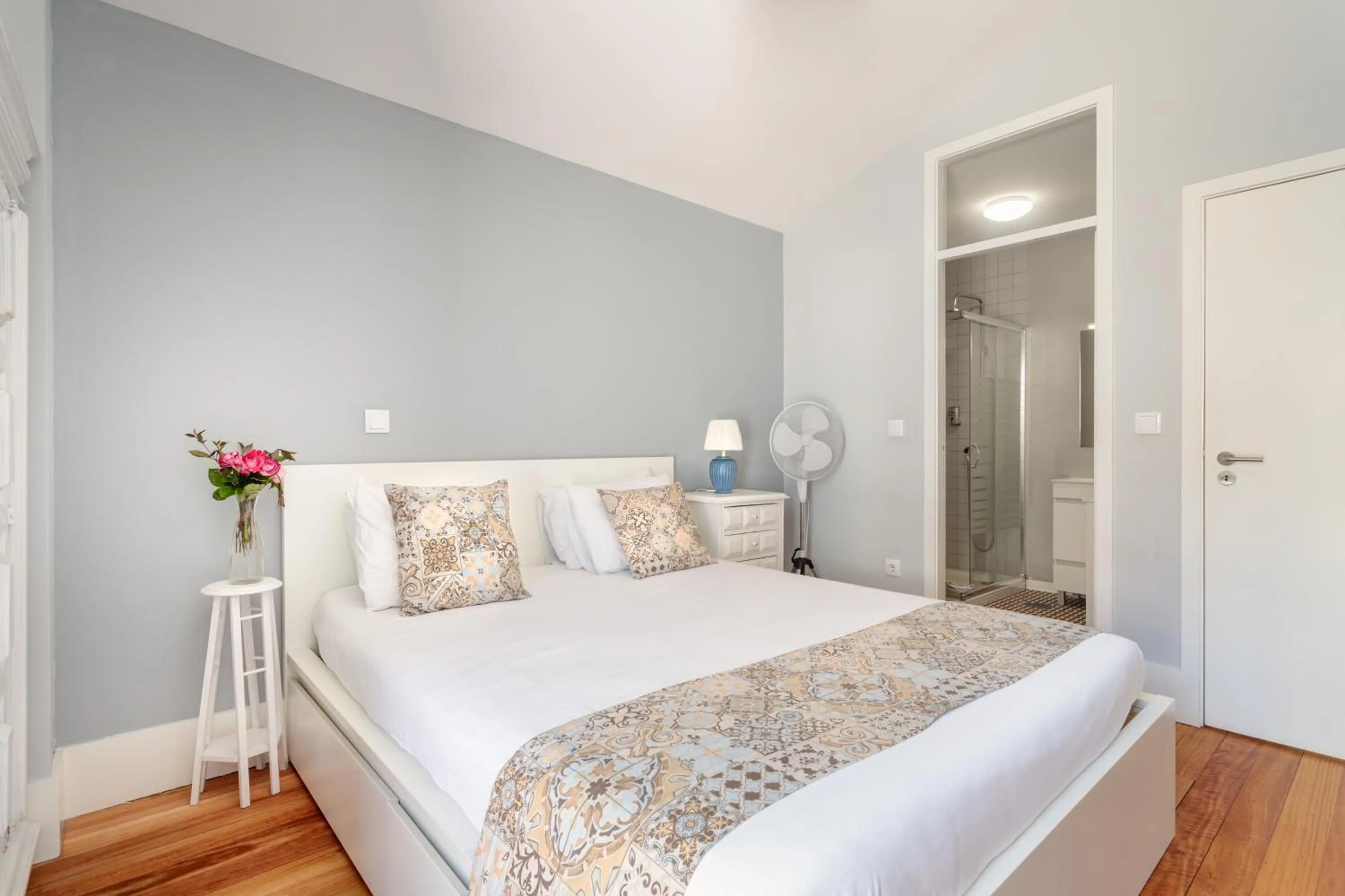 Photo of the whole room, Bed in Mouzinho 244 - Porto Houses & Suites