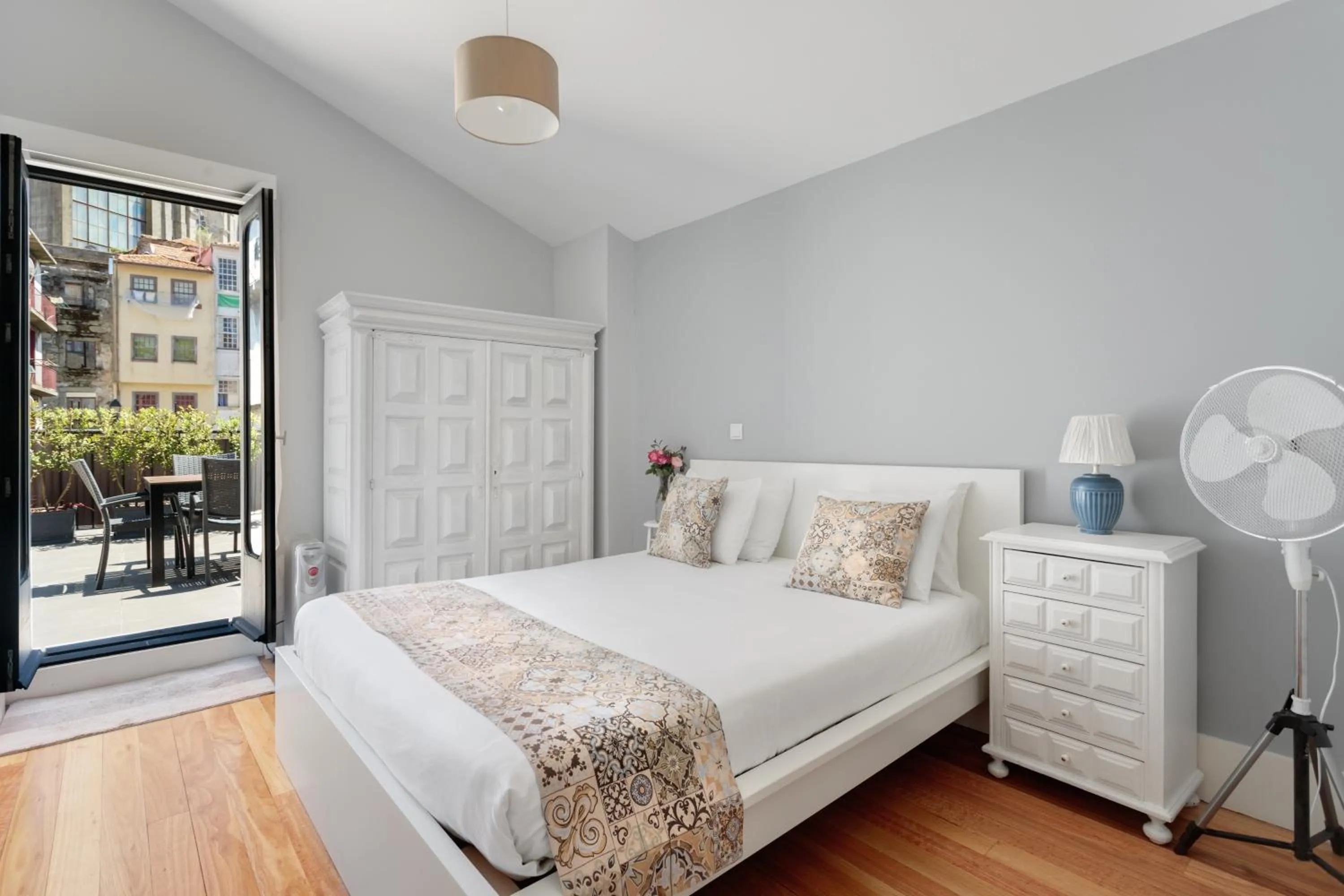 Bedroom, Bed in Mouzinho 244 - Porto Houses & Suites