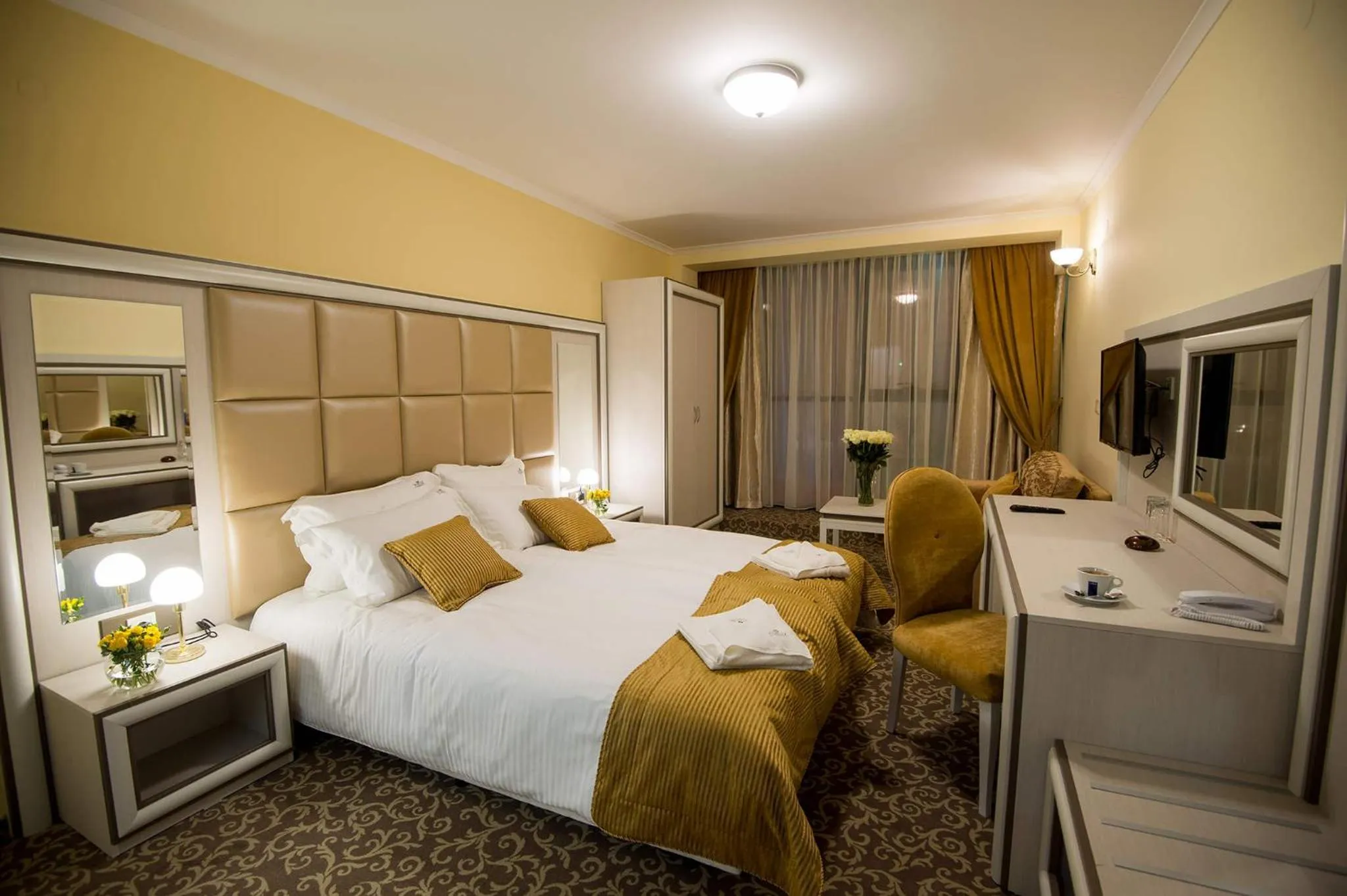 Breakfast, Bed in Hotel Forum