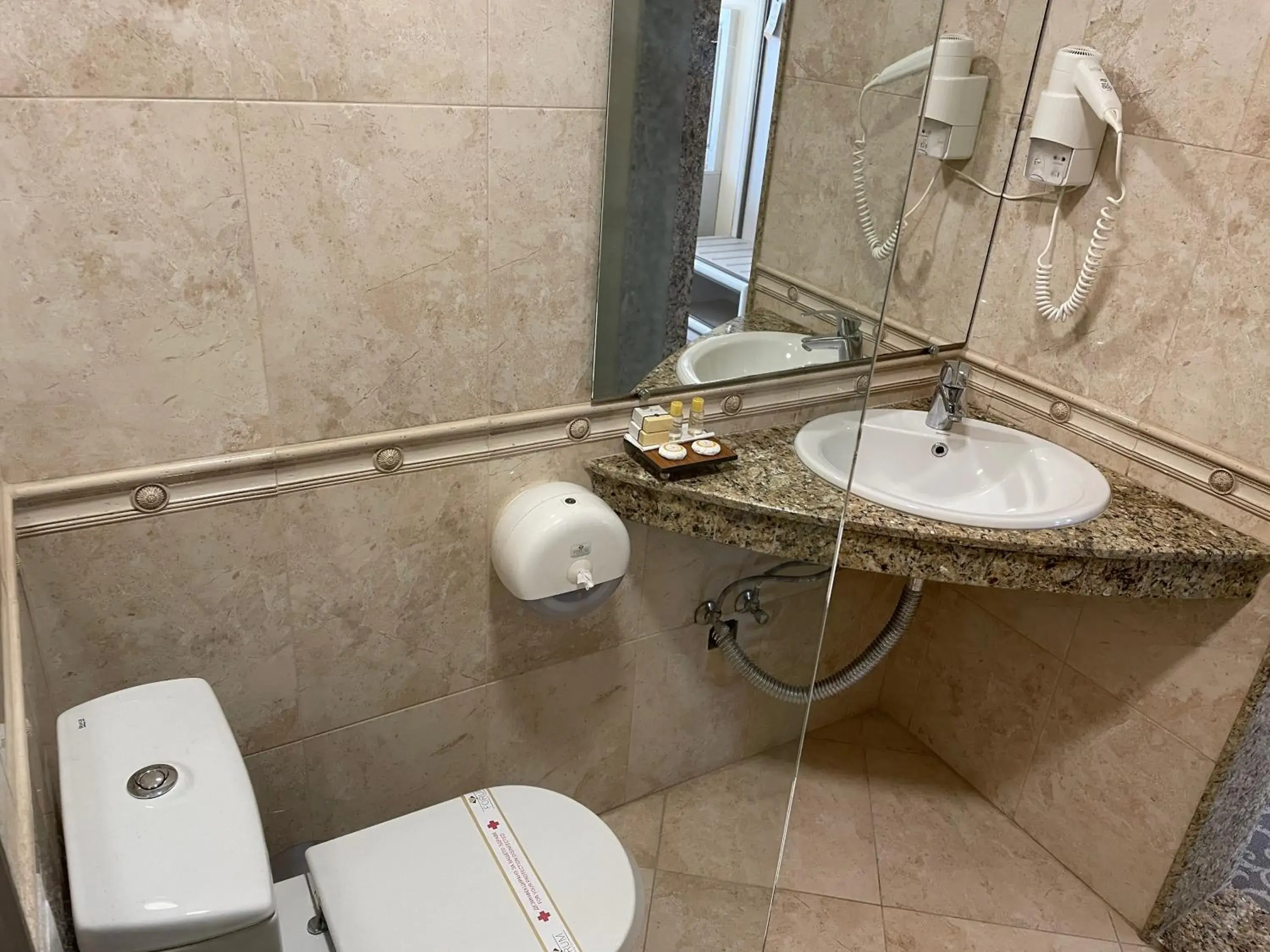 Economy Twin Room in Hotel Forum Economy Twin Room in Hotel Forum