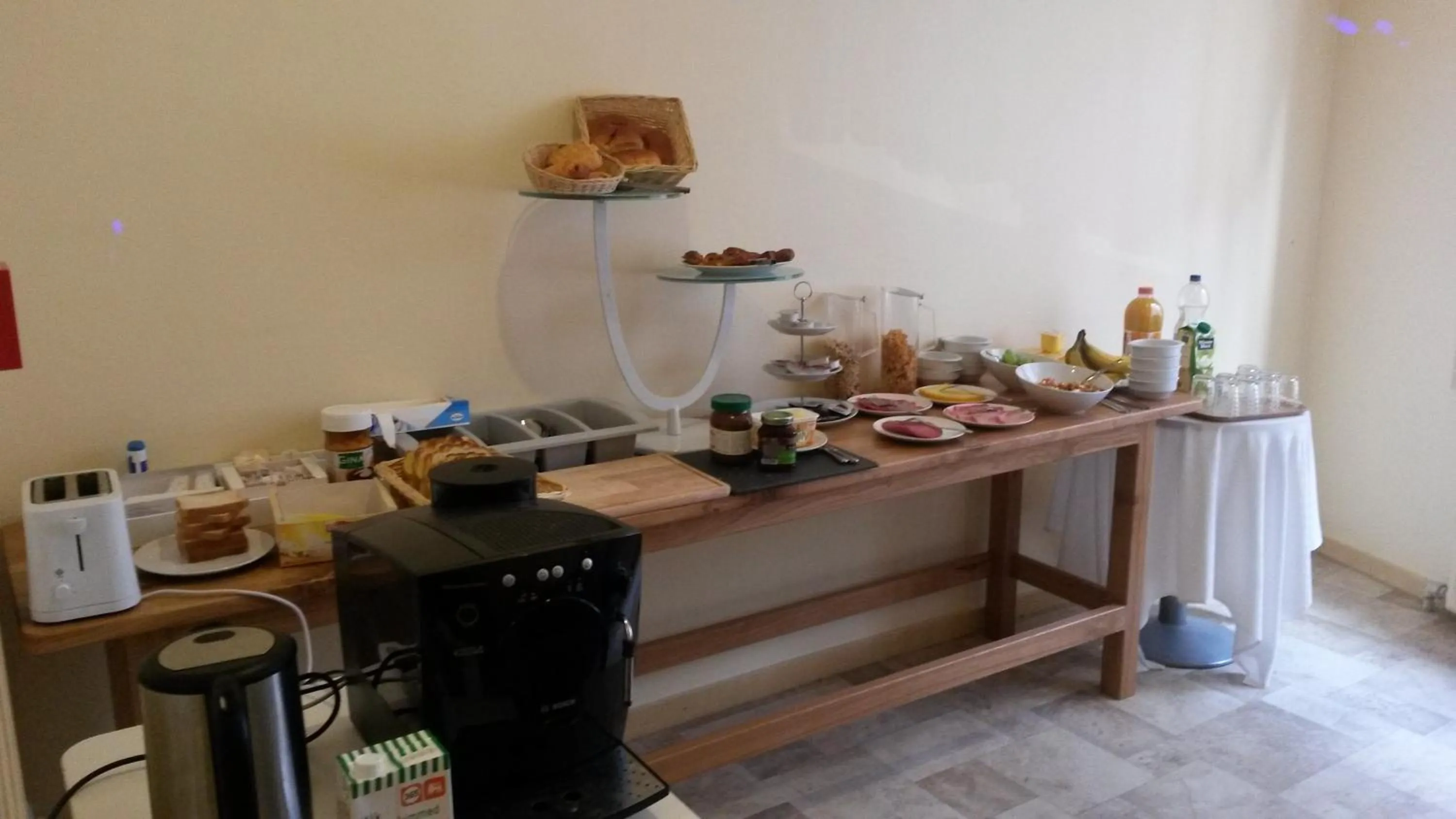 Food and drinks in Hotel Queen Mary