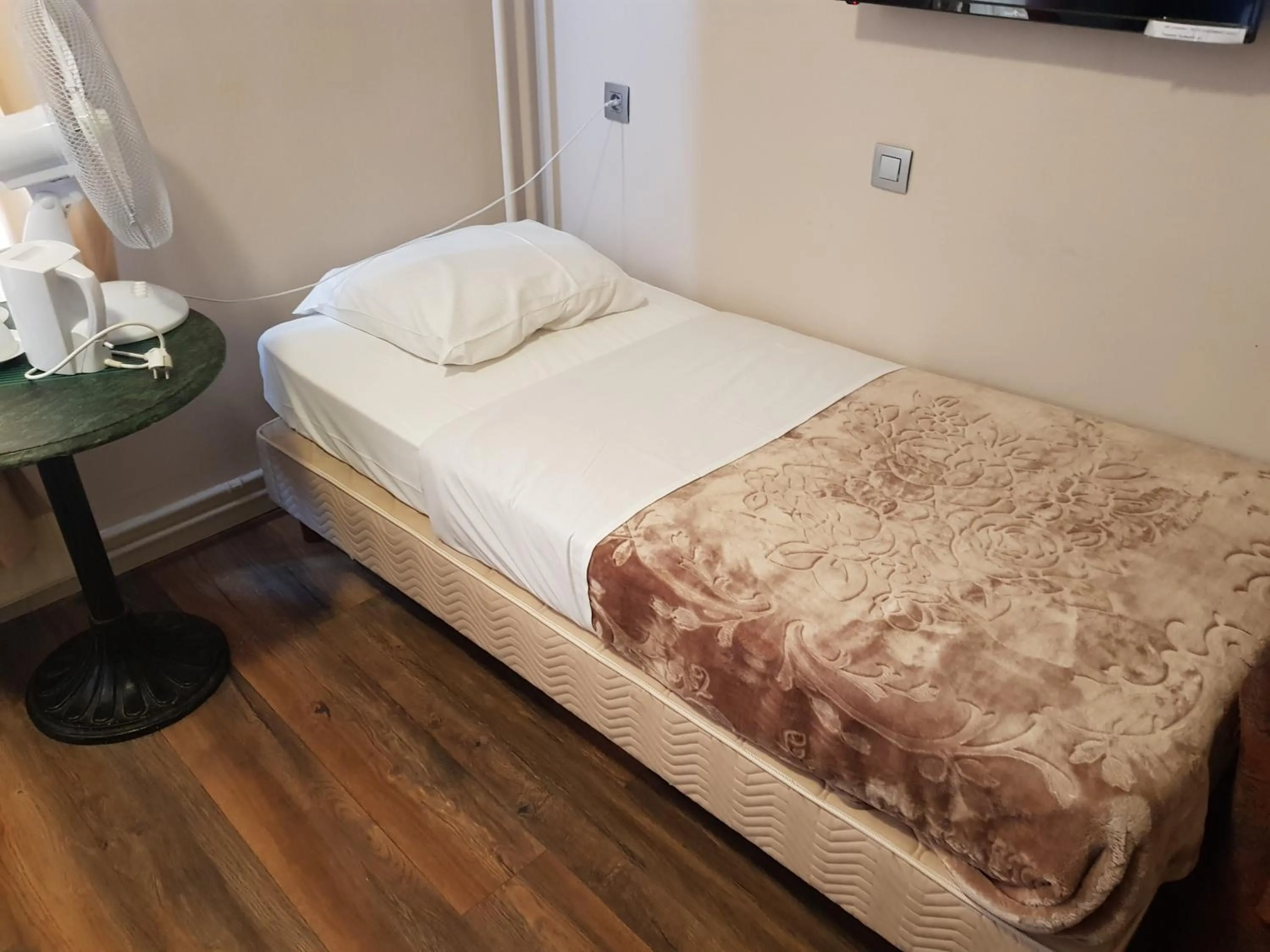 Bed in Hotel Queen Mary