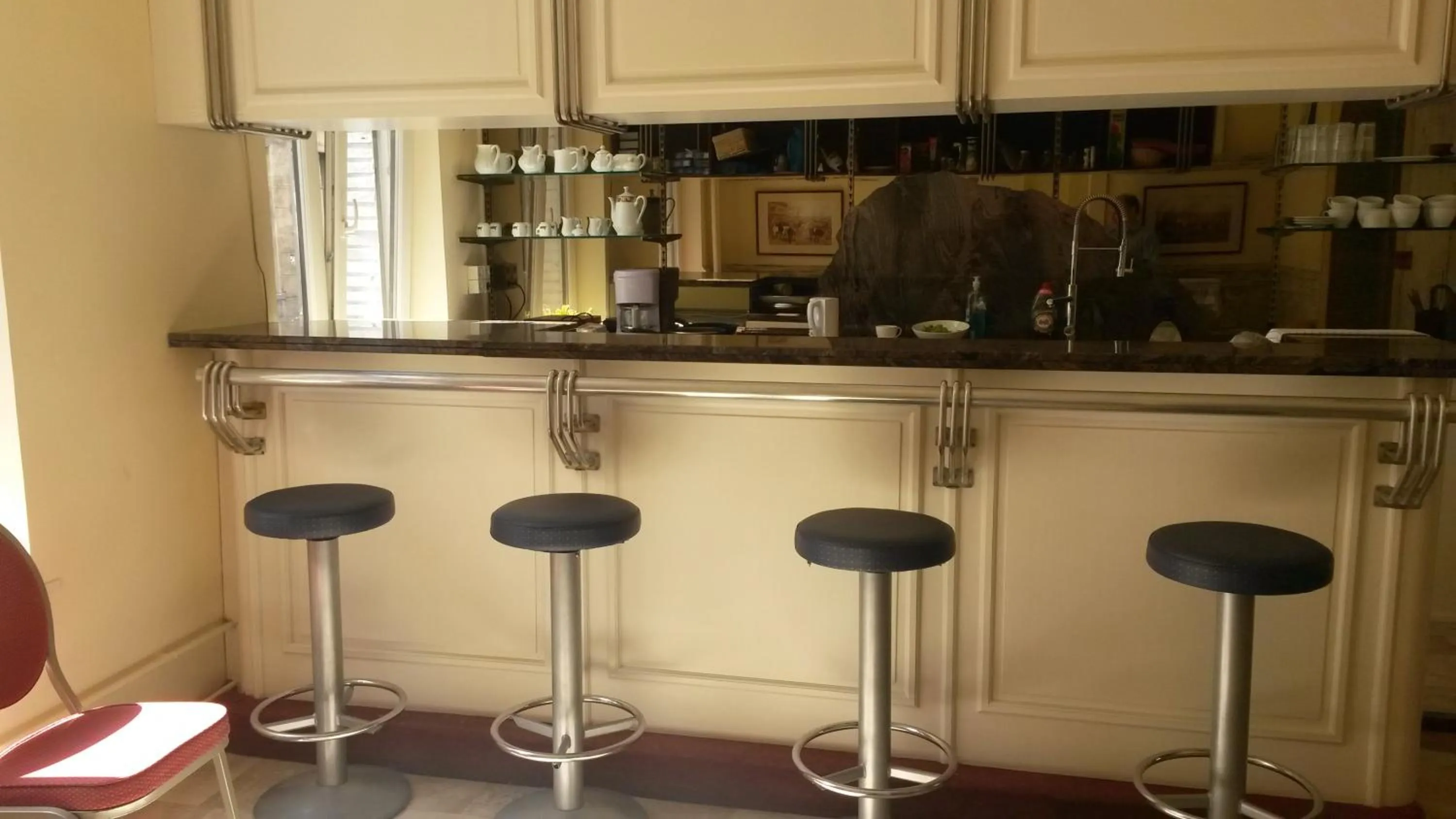 Drinks in Hotel Queen Mary