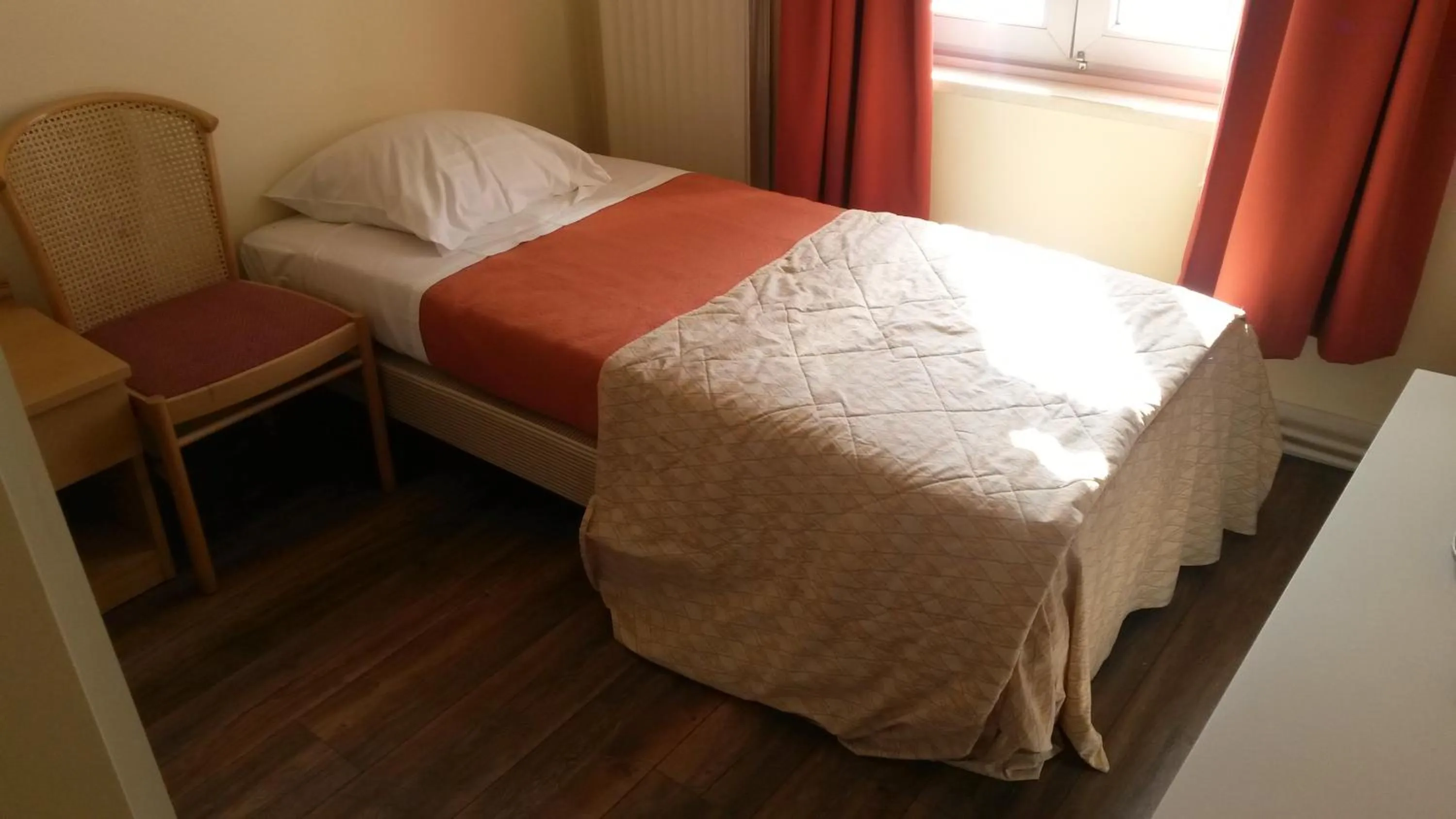 Bed in Hotel Queen Mary