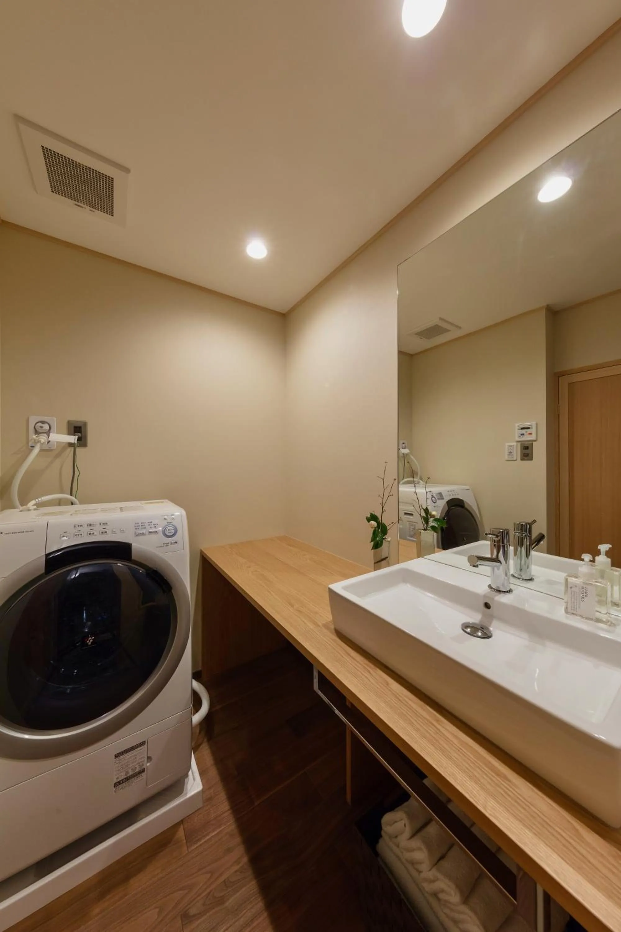 Bathroom in Ayaginu Machiya House