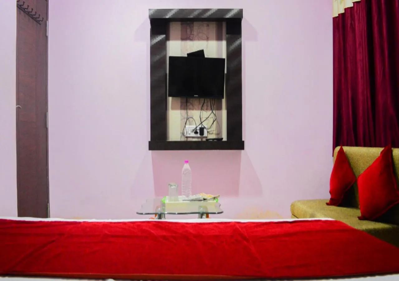 Hotel Royal Palace - 150 Meters from Mahakal Temple