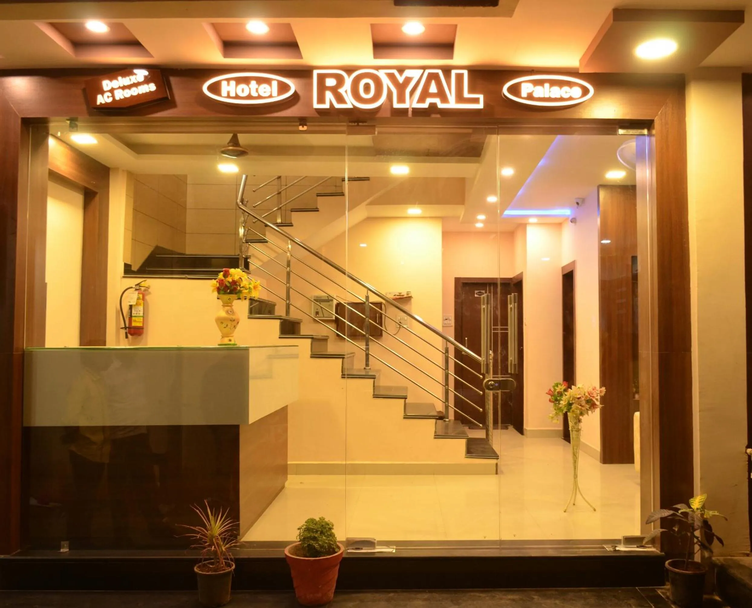 Facade/entrance in Hotel Royal Palace - 150 Meters from Mahakal Temple