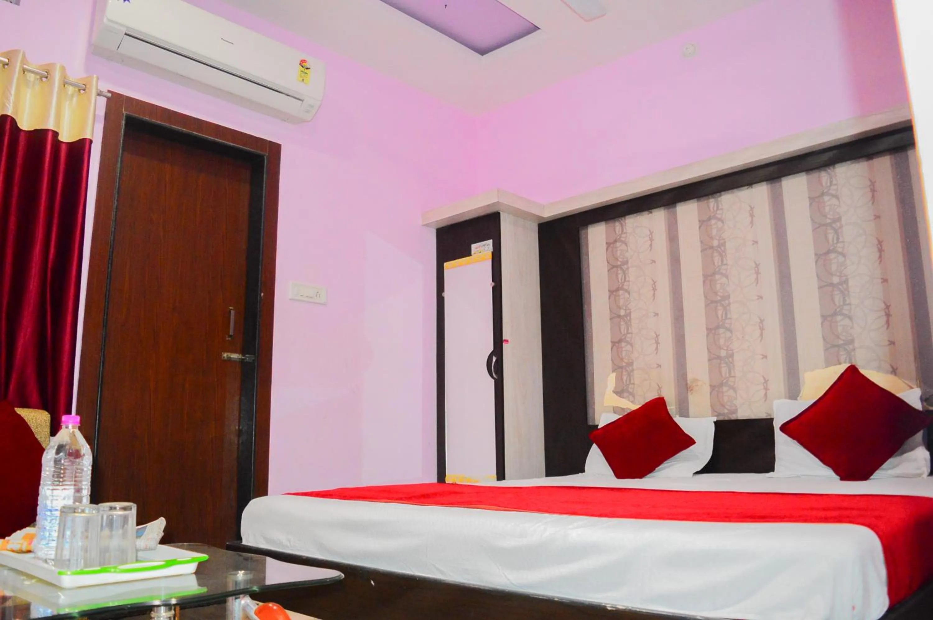 Bed in Hotel Royal Palace - 150 Meters from Mahakal Temple