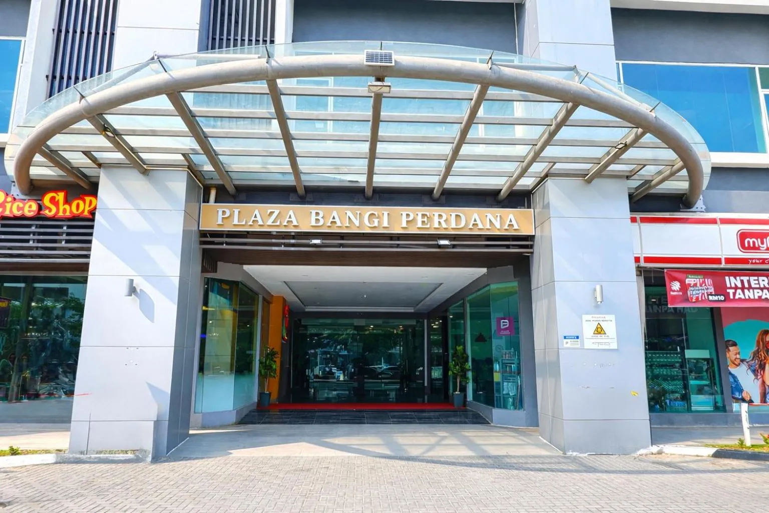 Facade/entrance in D Gateway Perdana Hotel Bangi