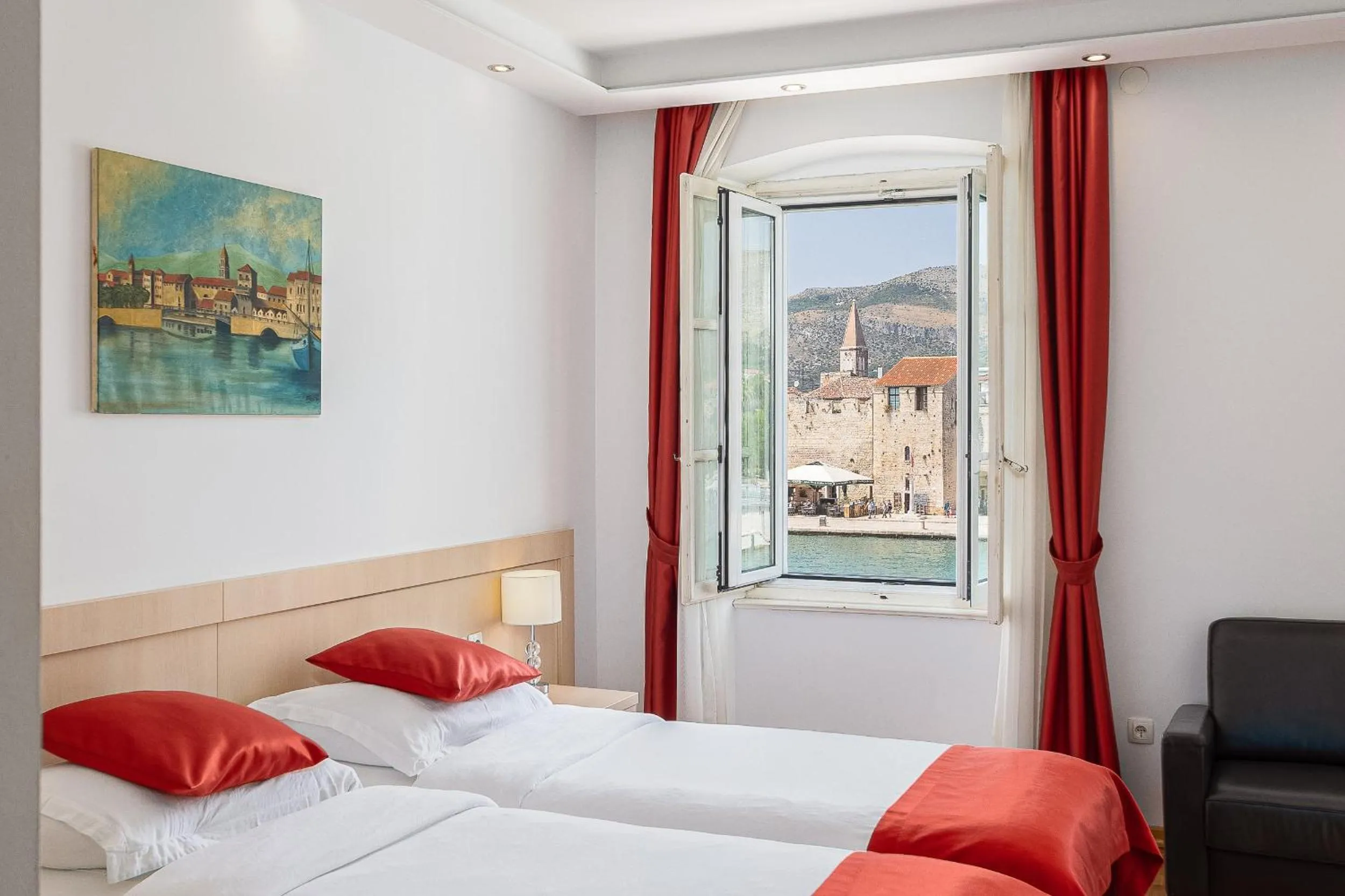 Bedroom, Bed in Heritage Hotel Vila Sikaa