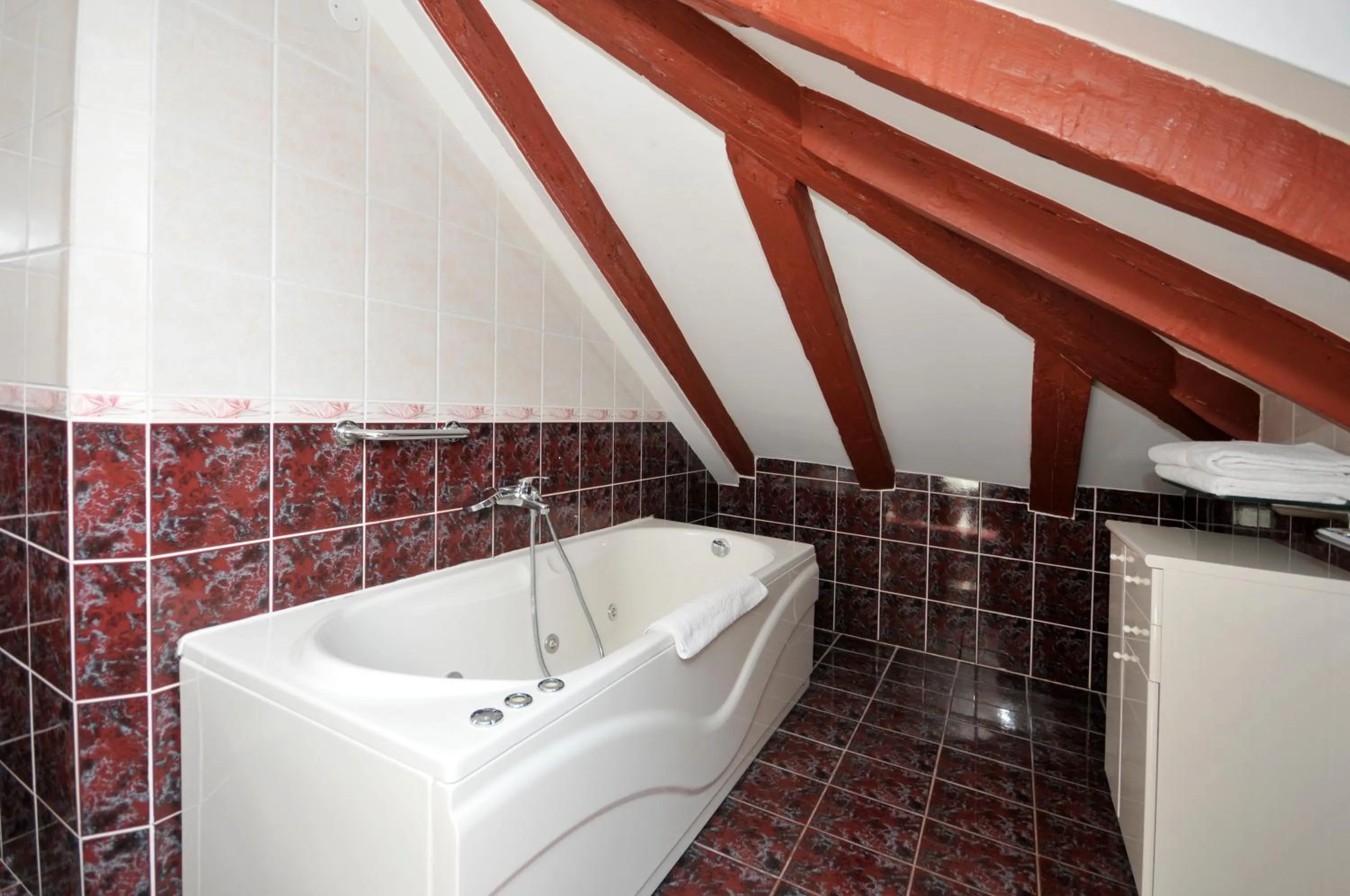 Bath in Heritage Hotel Vila Sikaa