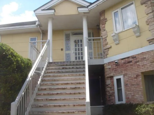 Facade/entrance in Ikoi